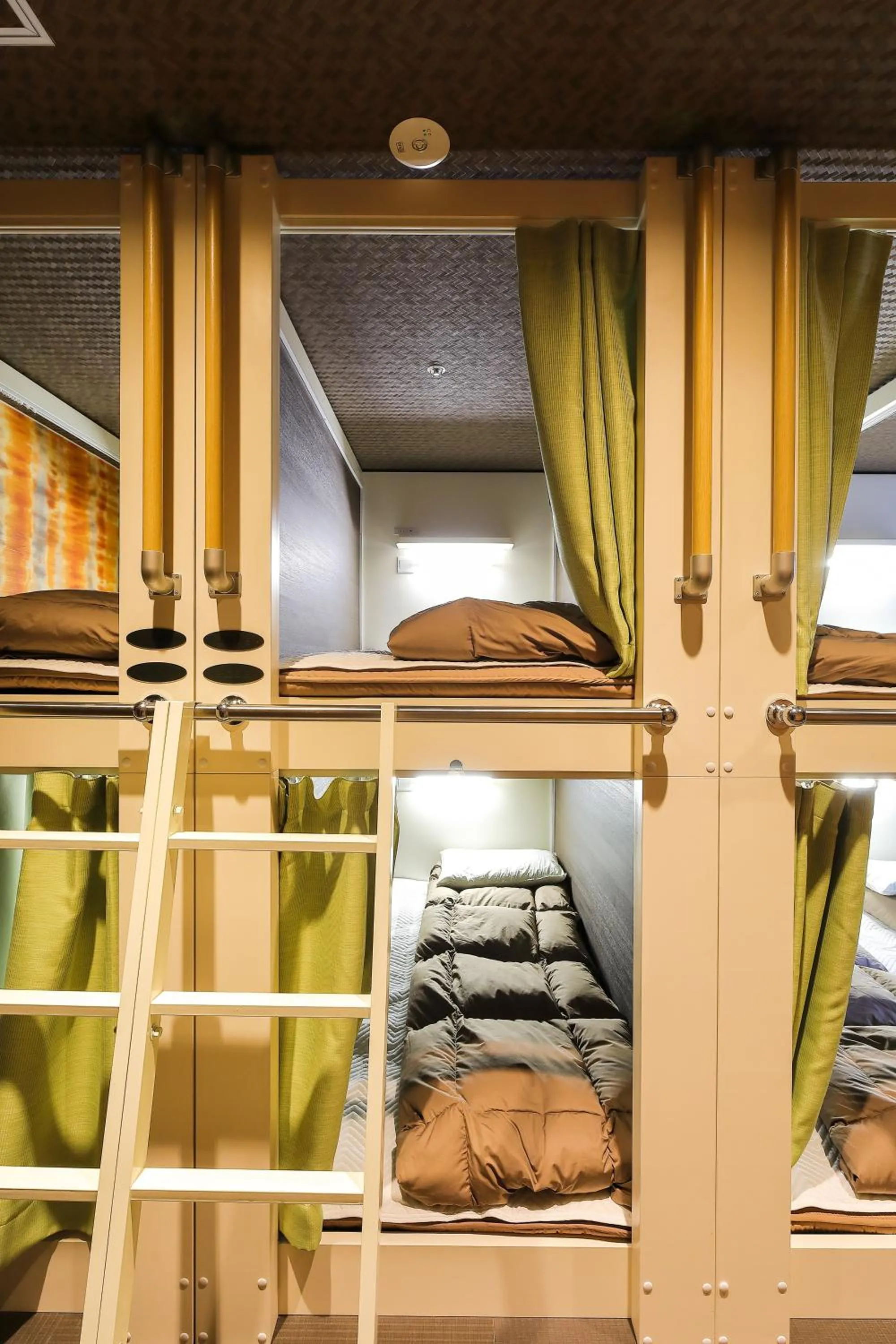 bunk bed, Bed in Guesthouse Kobe Nadeshikoya