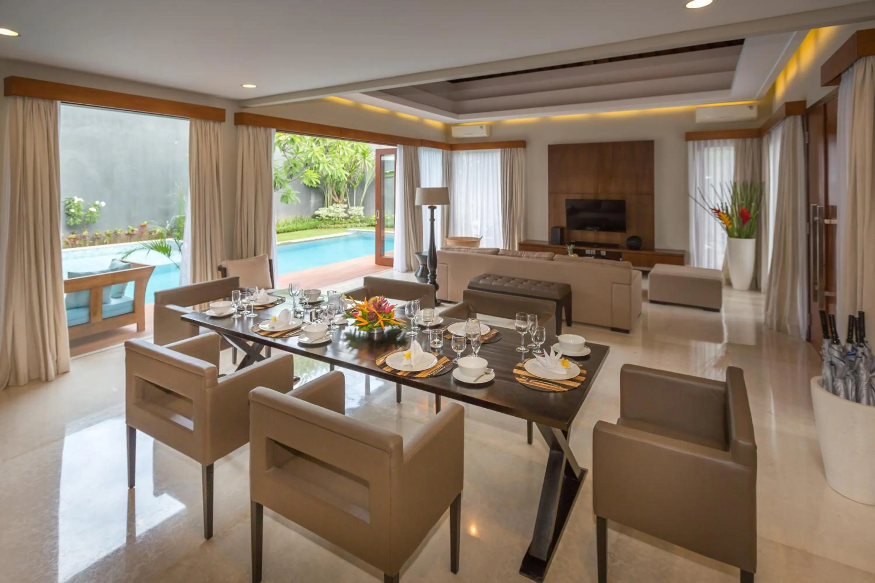 TV and multimedia in Entrada Seminyak Villa By Nagisa Bali