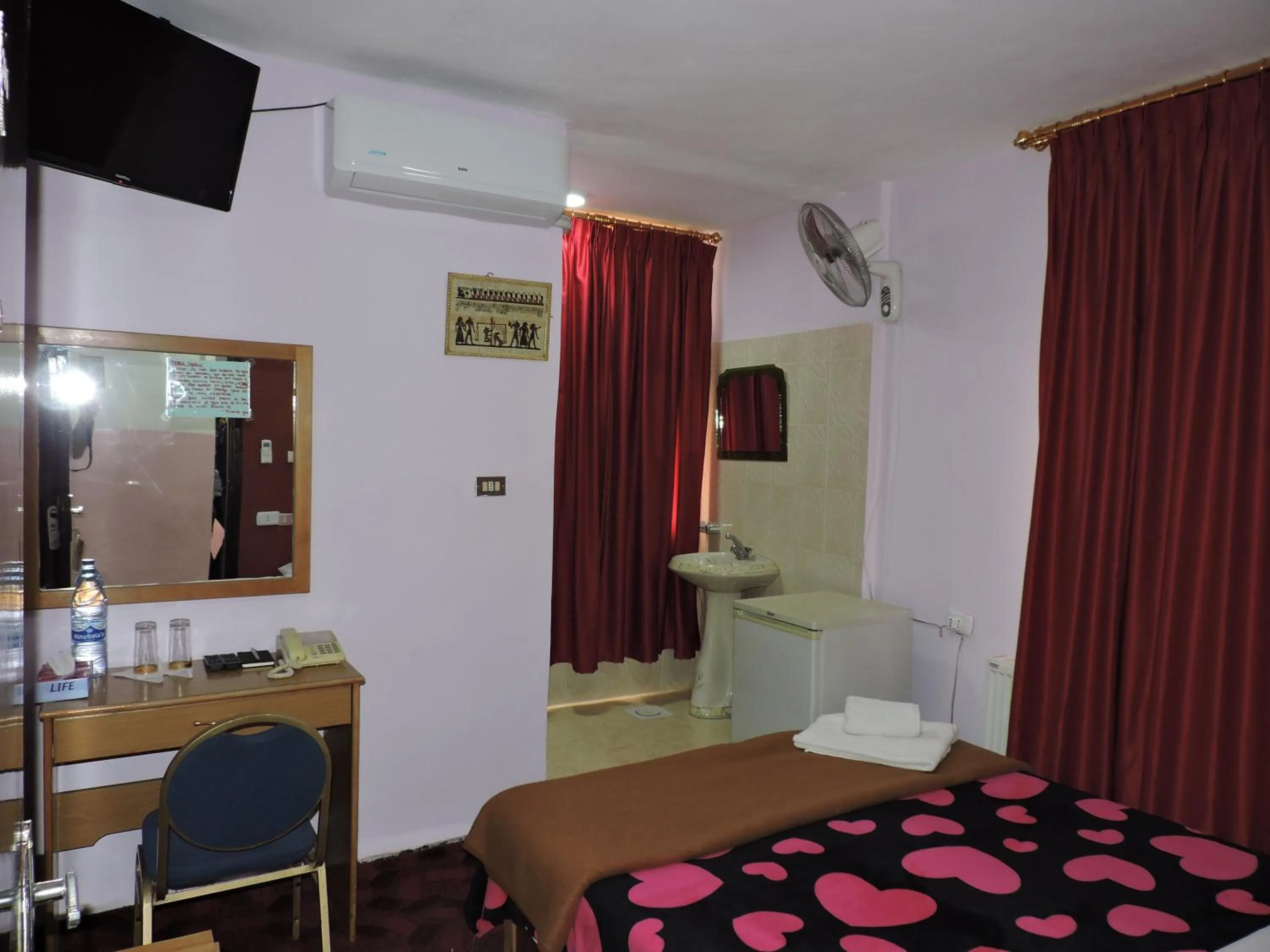 Decorative detail, Bed in Valentine Inn