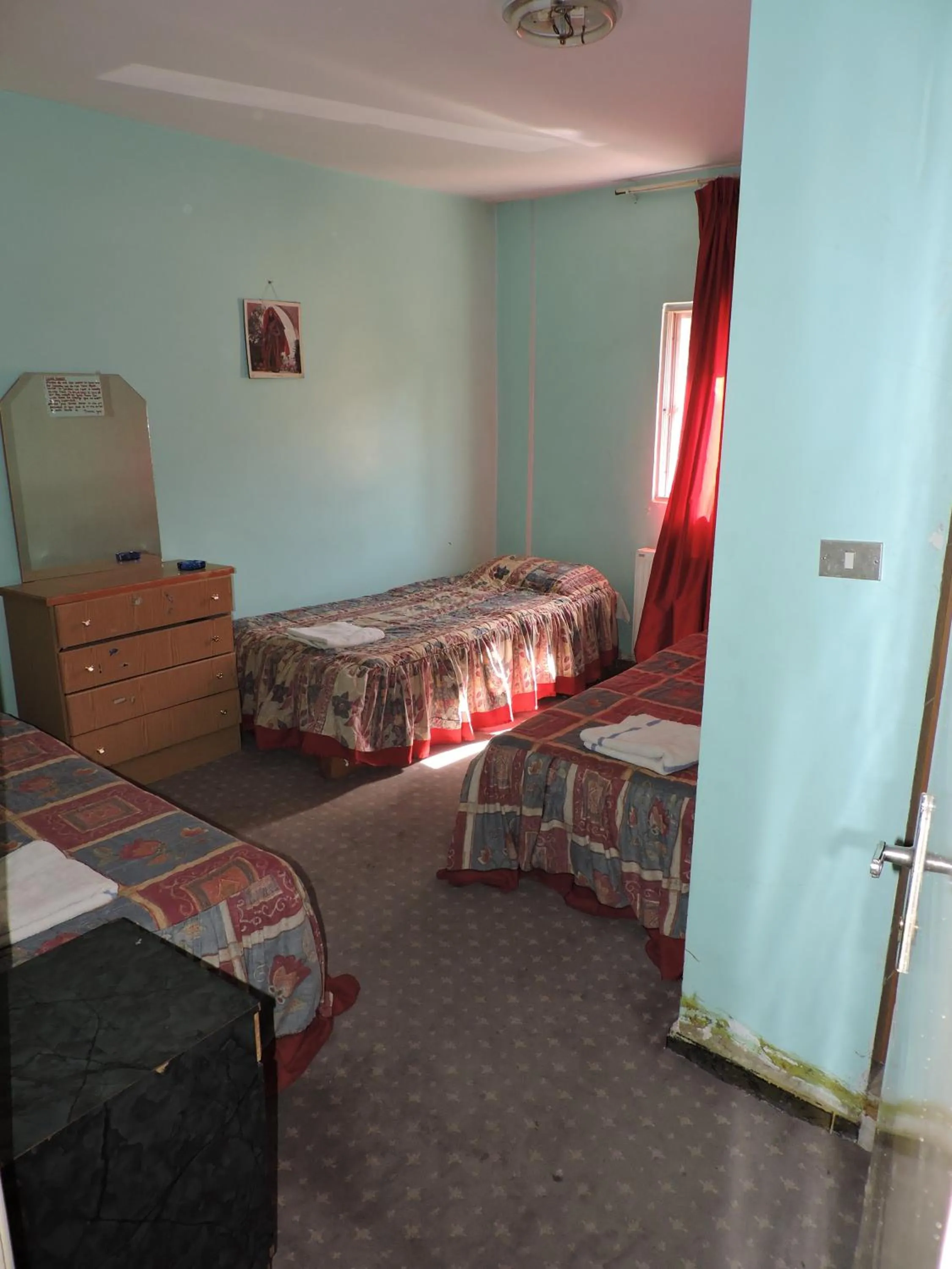 Bathroom, Bed in Valentine Inn