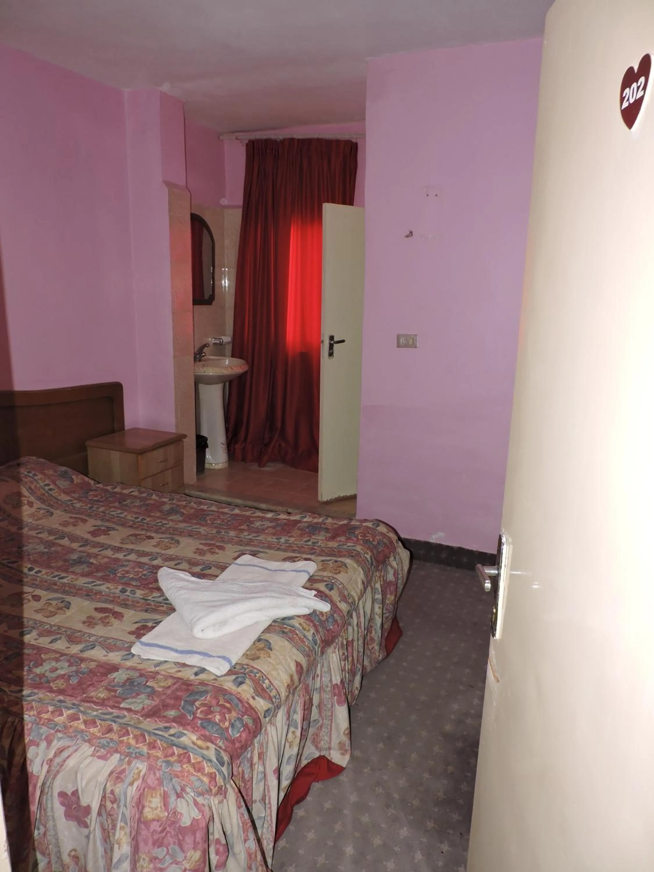 bunk bed, Bed in Valentine Inn