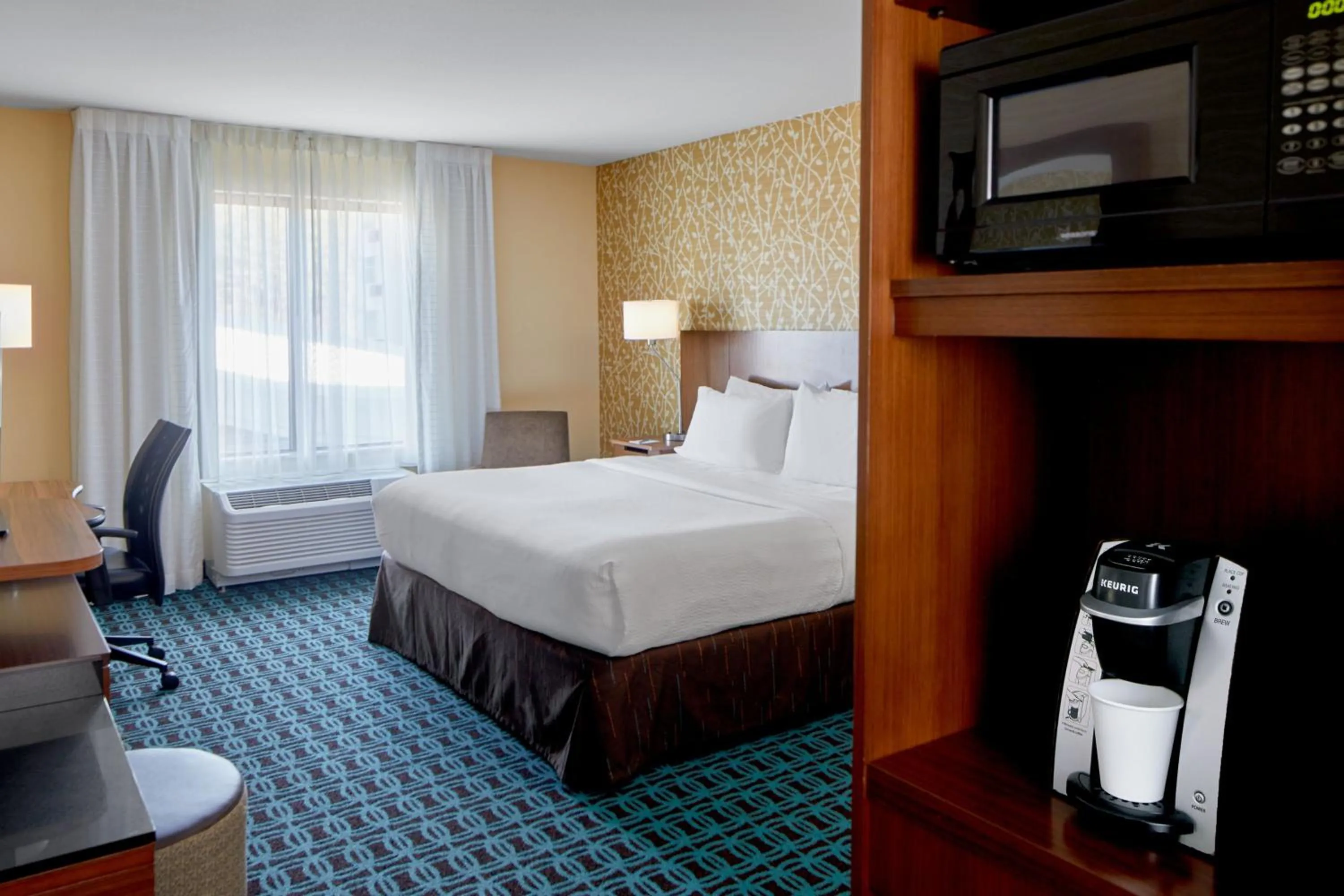 Photo of the whole room, Bed in Fairfield Inn & Suites by Marriott Atlanta Lithia Springs