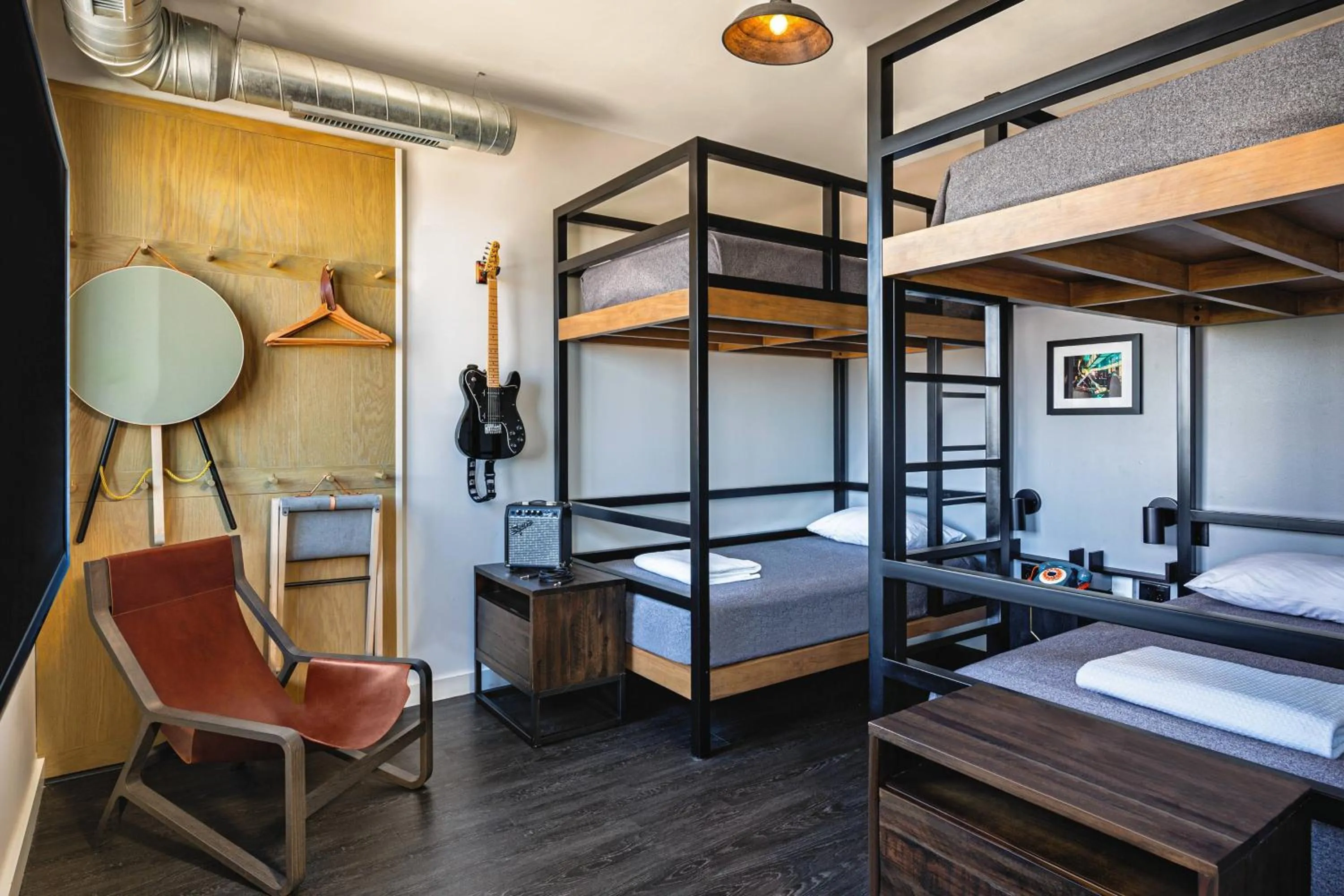 Photo of the whole room, Bed in MOXY Minneapolis Uptown