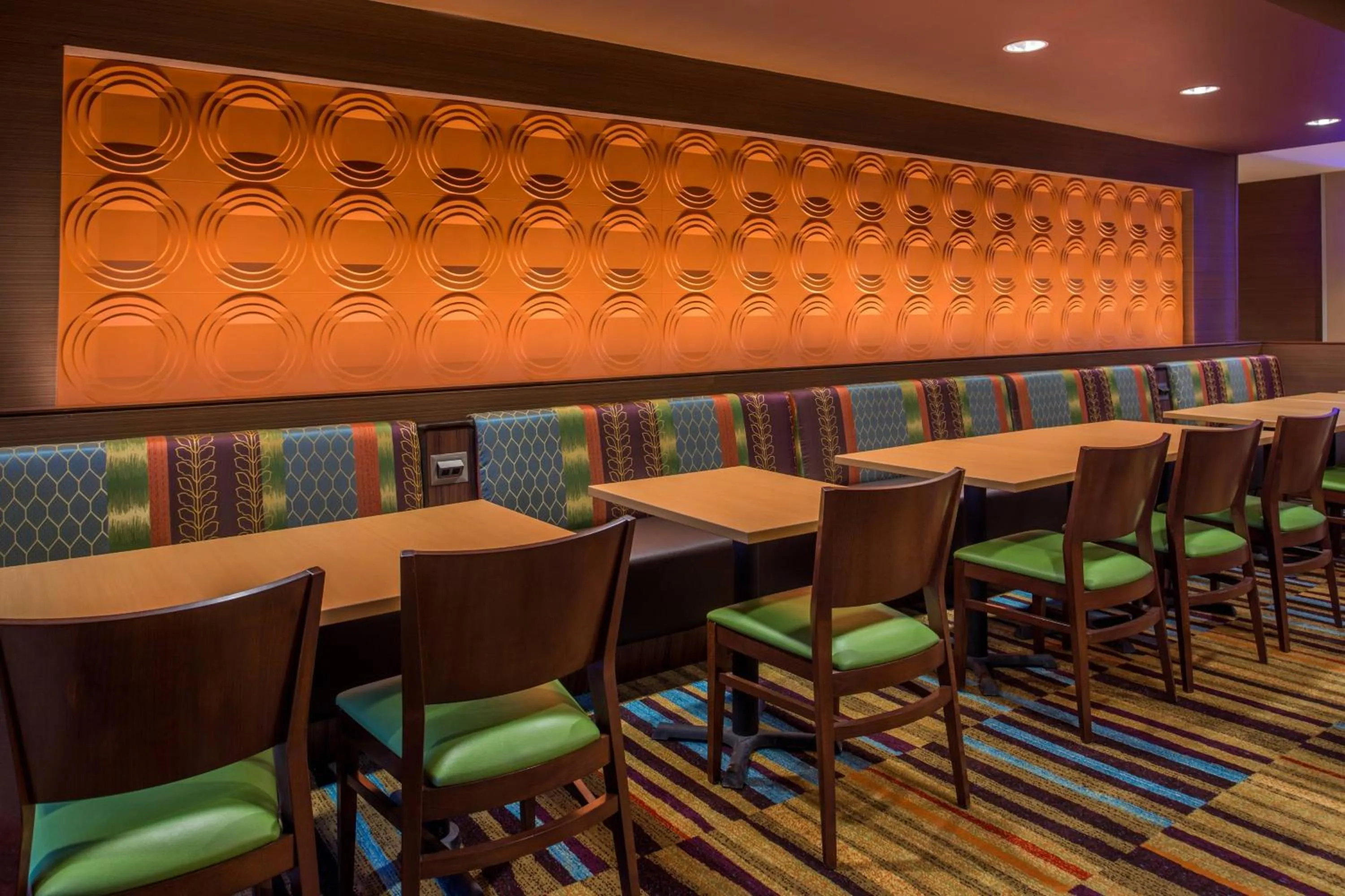 Restaurant/places to eat in Fairfield Inn & Suites by Marriott St. Louis Westport