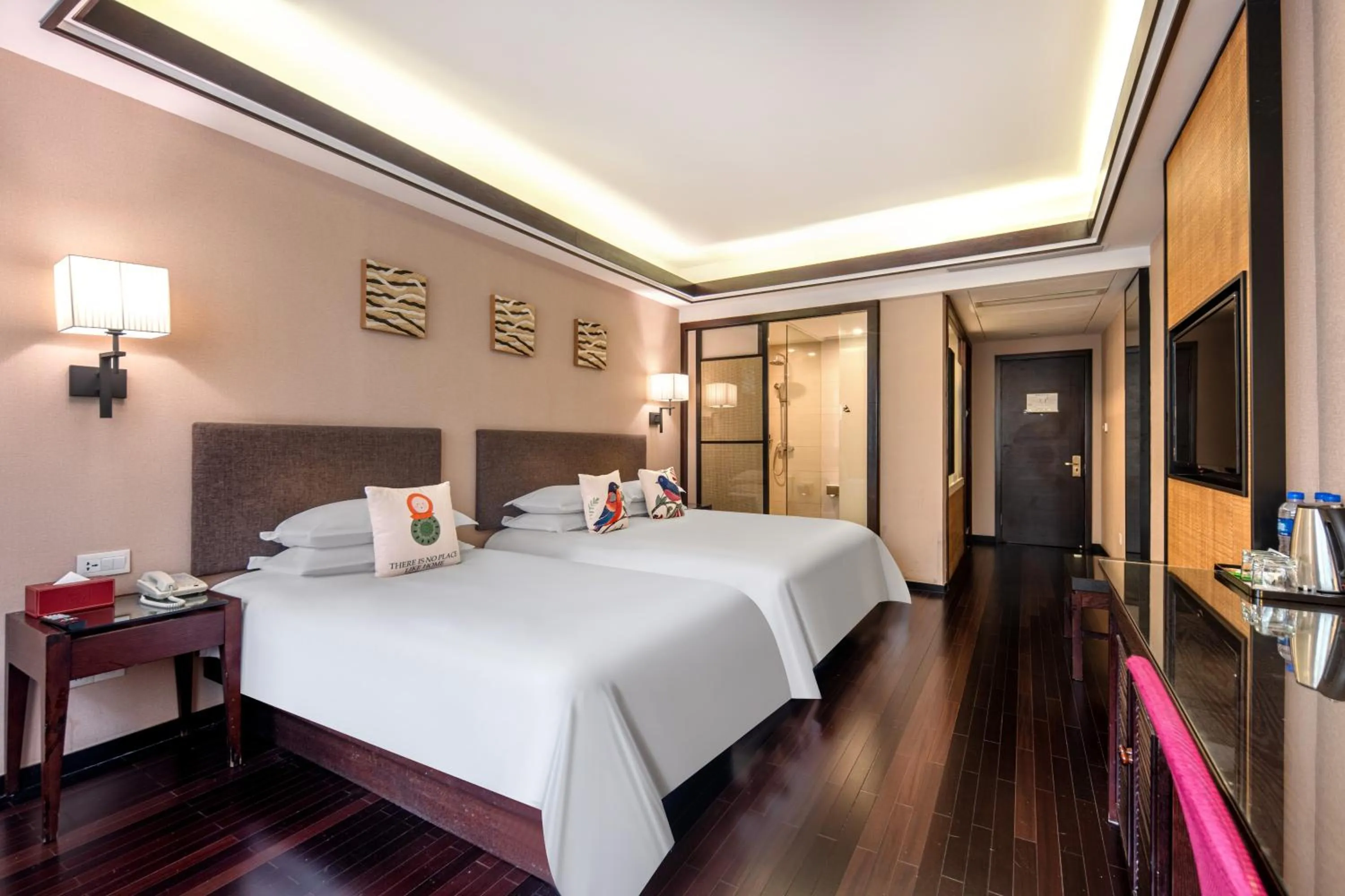 Photo of the whole room, Bed in SSAW Boutique Hotel Hangzhou West Lake Yilian