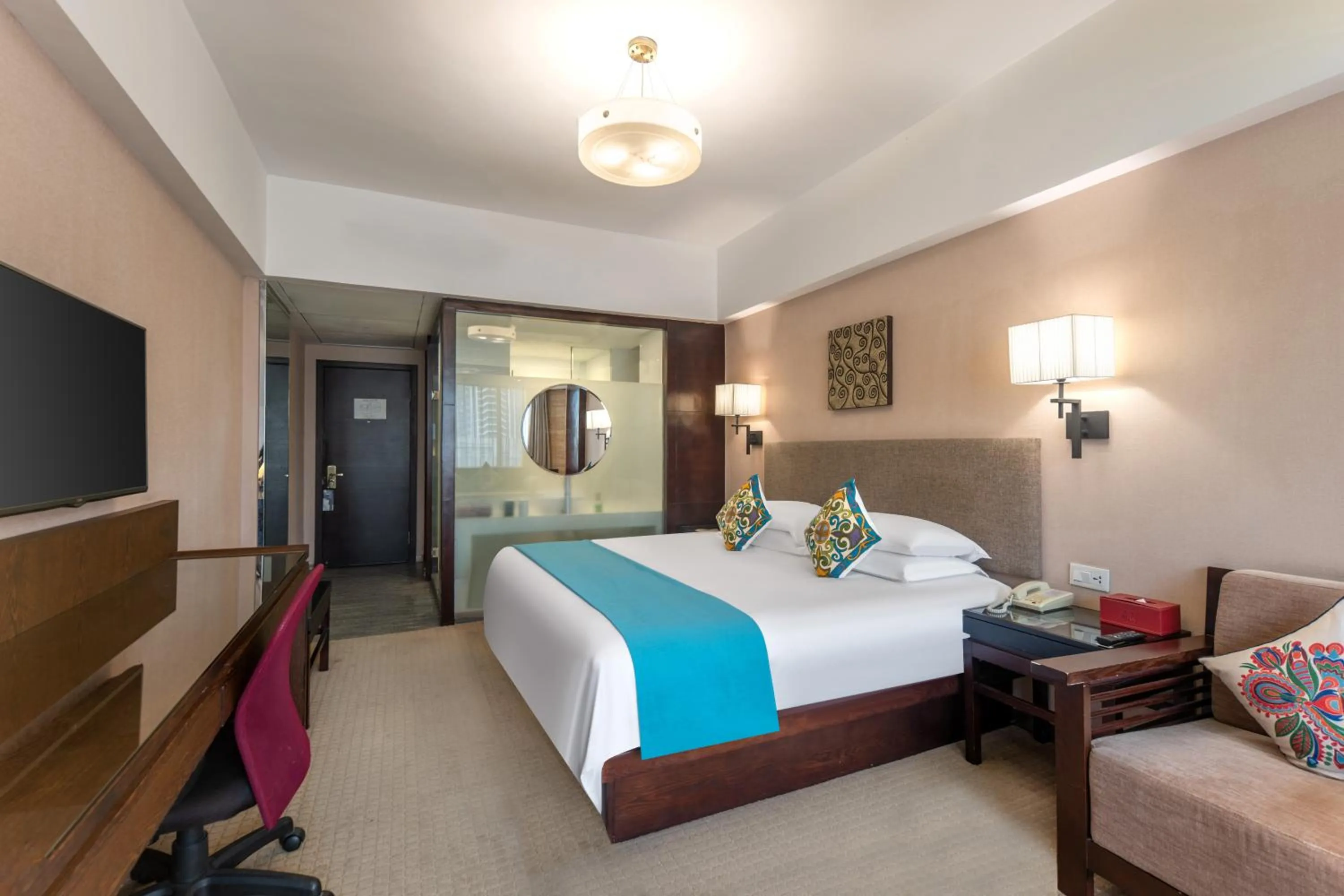 Photo of the whole room, Bed in SSAW Boutique Hotel Hangzhou West Lake Yilian