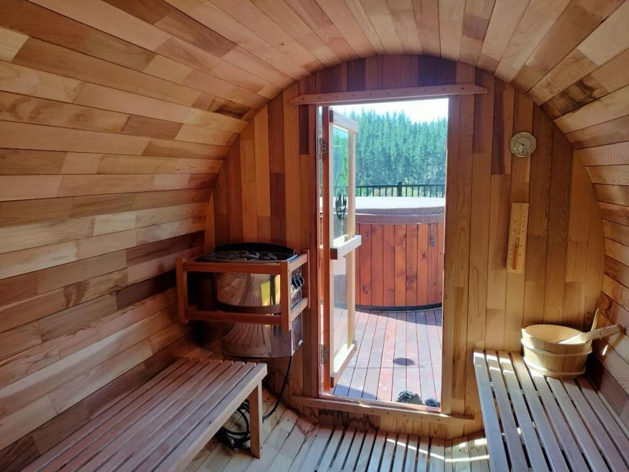 Sauna in Redwood Valley B & B