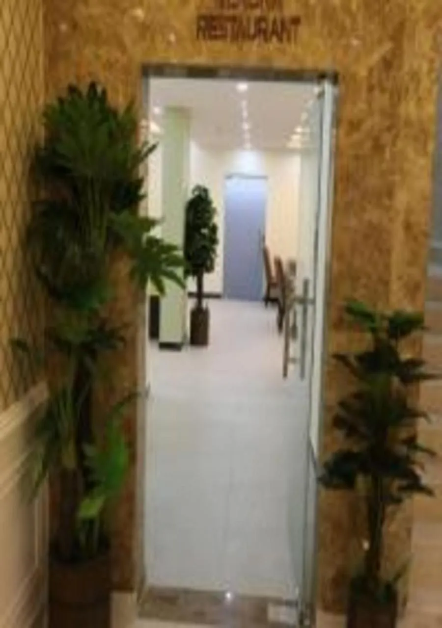 Restaurant/places to eat in Ashbilia Suites