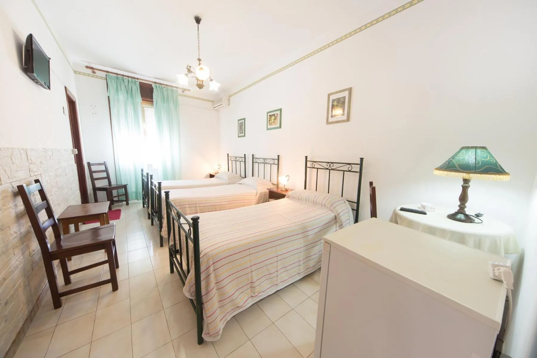 Bed in Albergo Europa