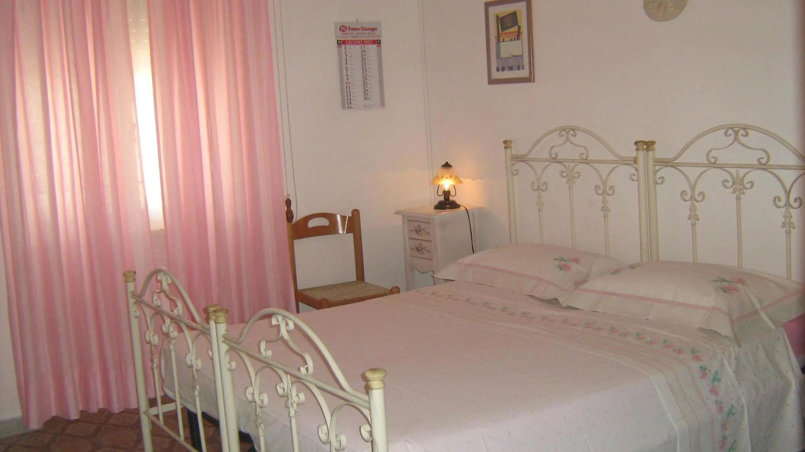 Bed in Albergo Europa