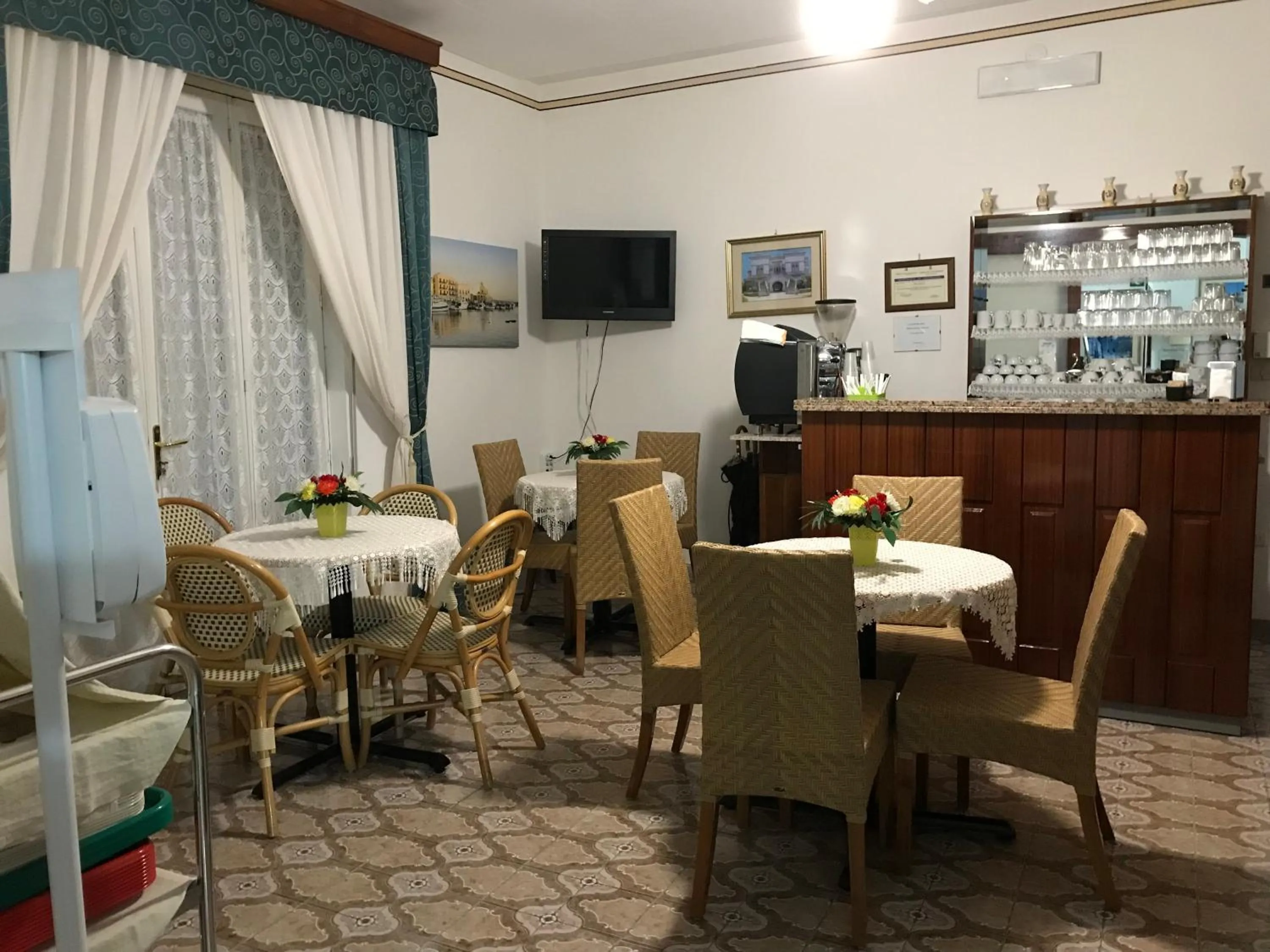 Communal lounge/ TV room in Albergo Europa