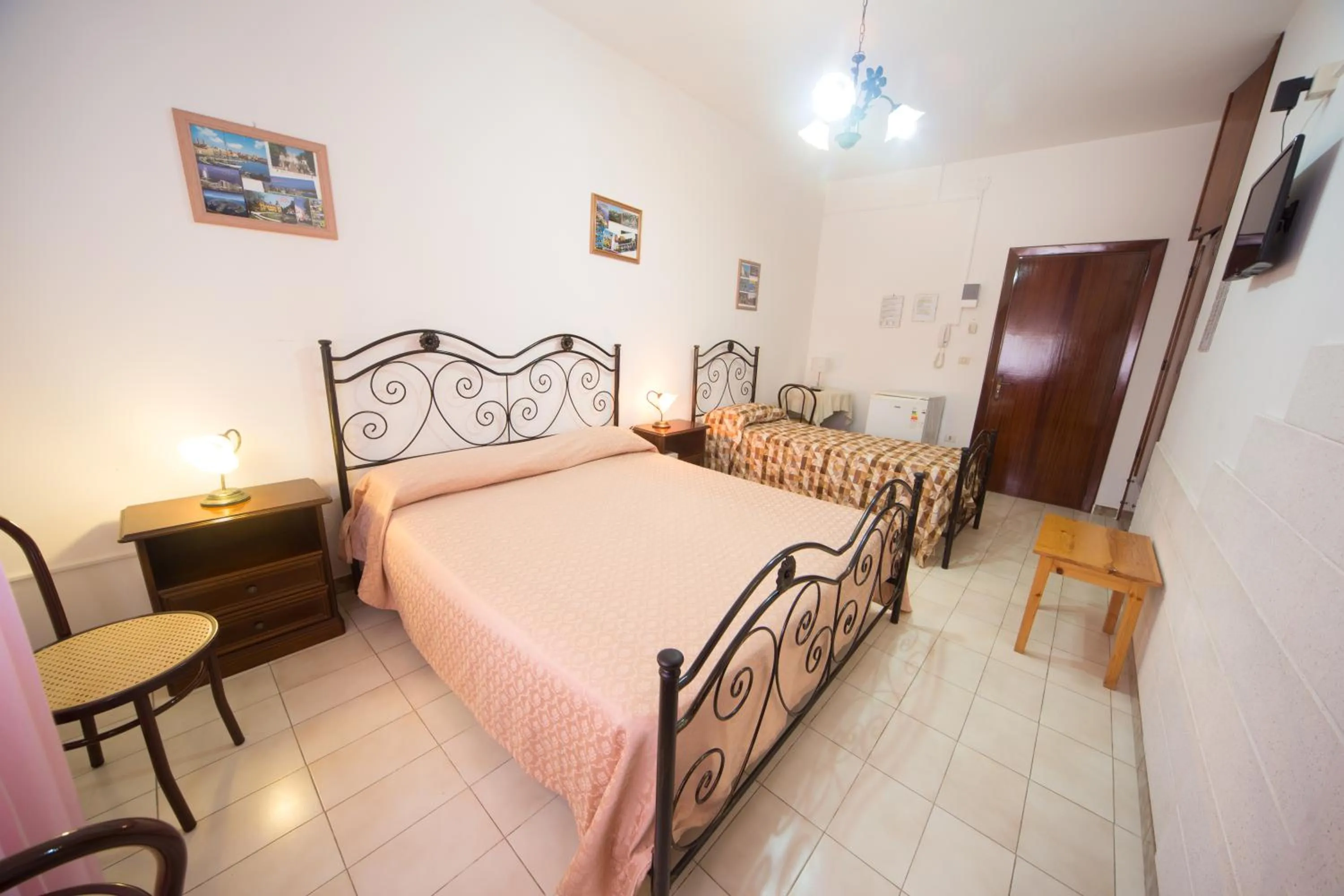 Photo of the whole room, Bed in Albergo Europa