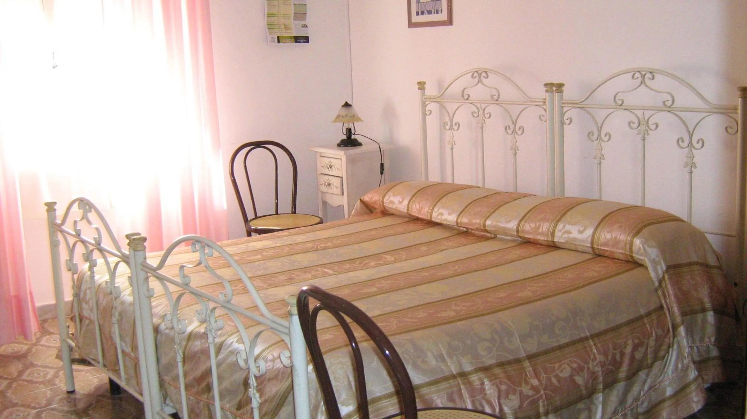 Bed in Albergo Europa