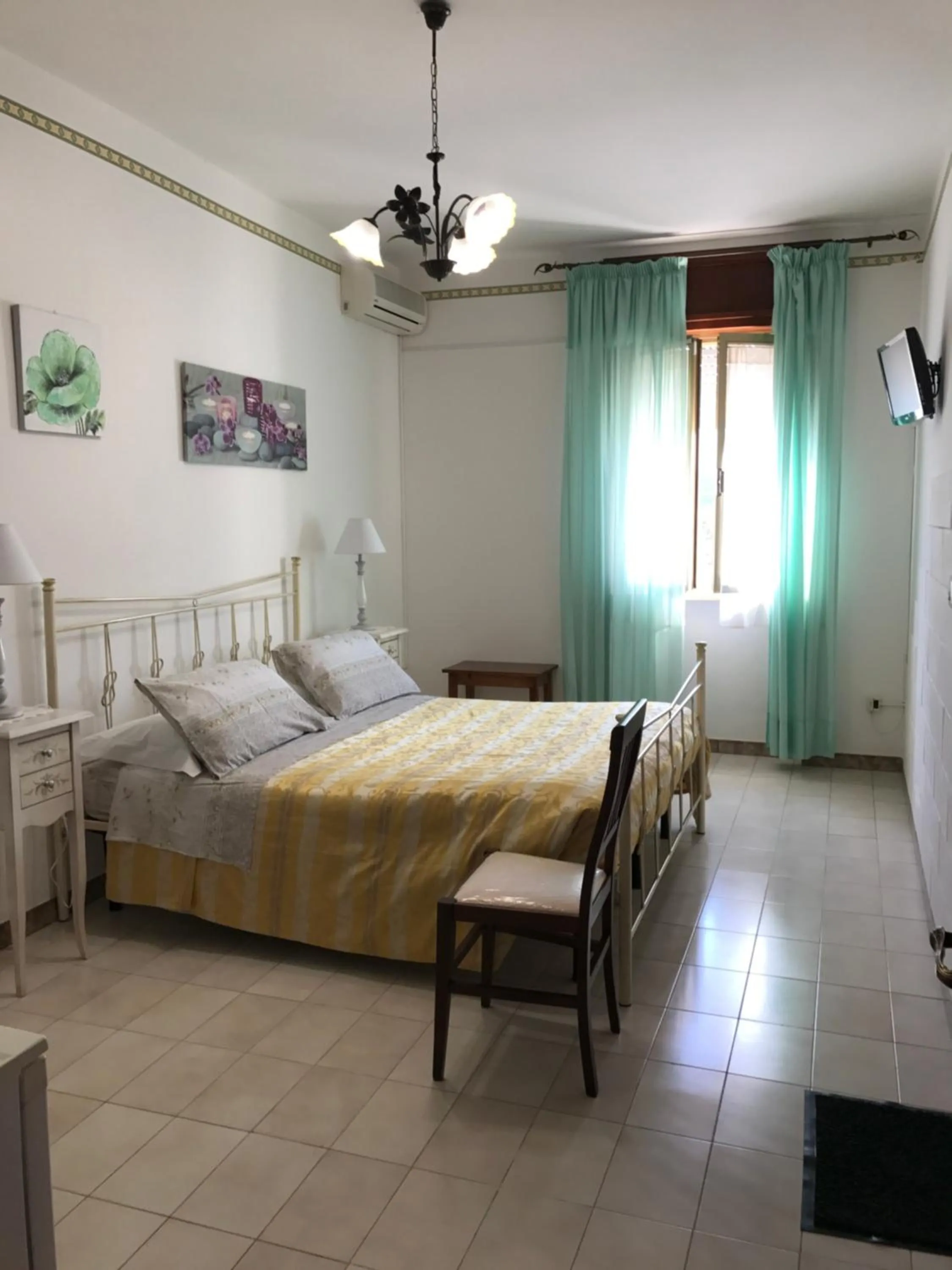 Photo of the whole room, Bed in Albergo Europa