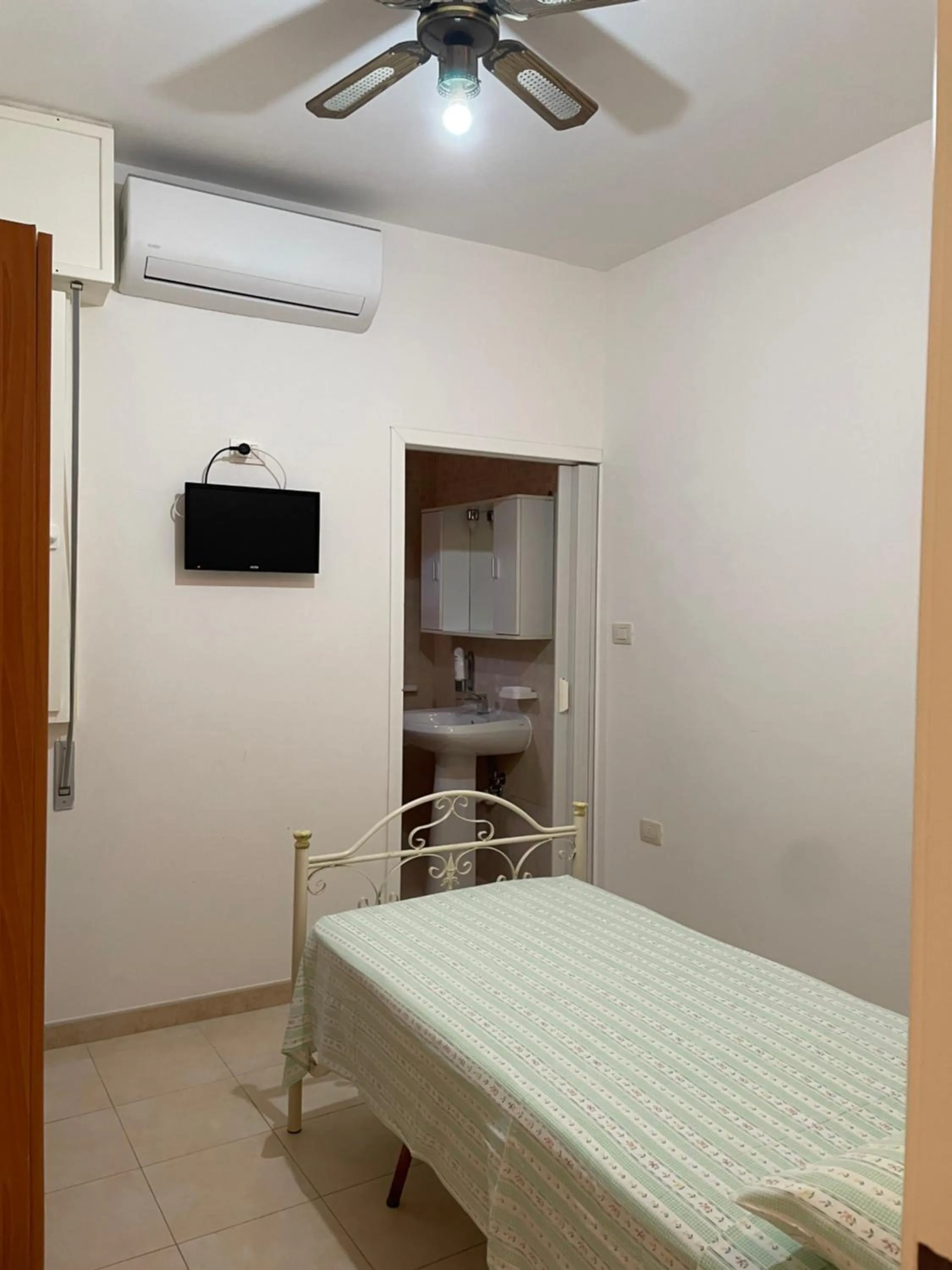 Bed in Albergo Europa