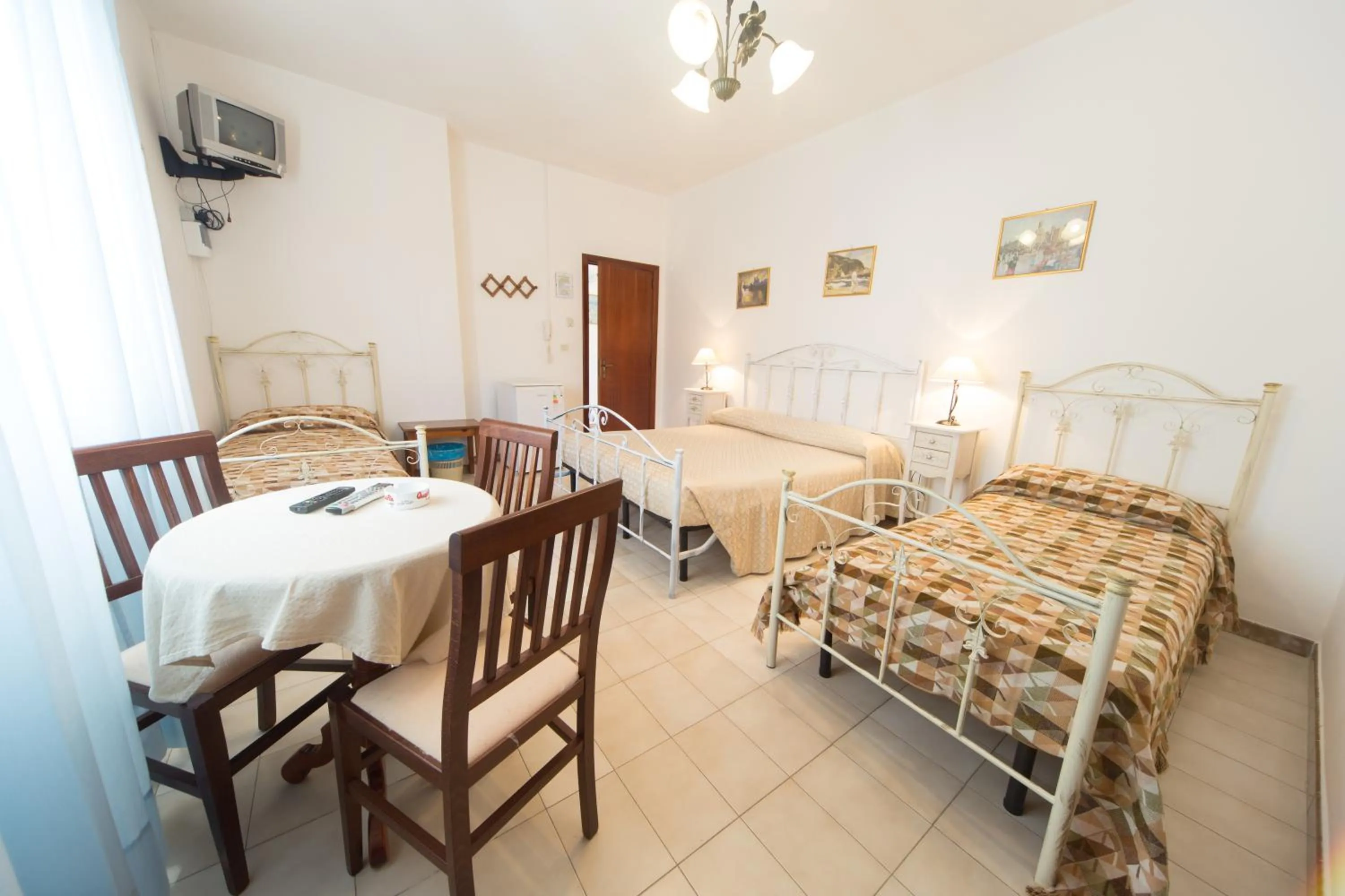 Bed in Albergo Europa