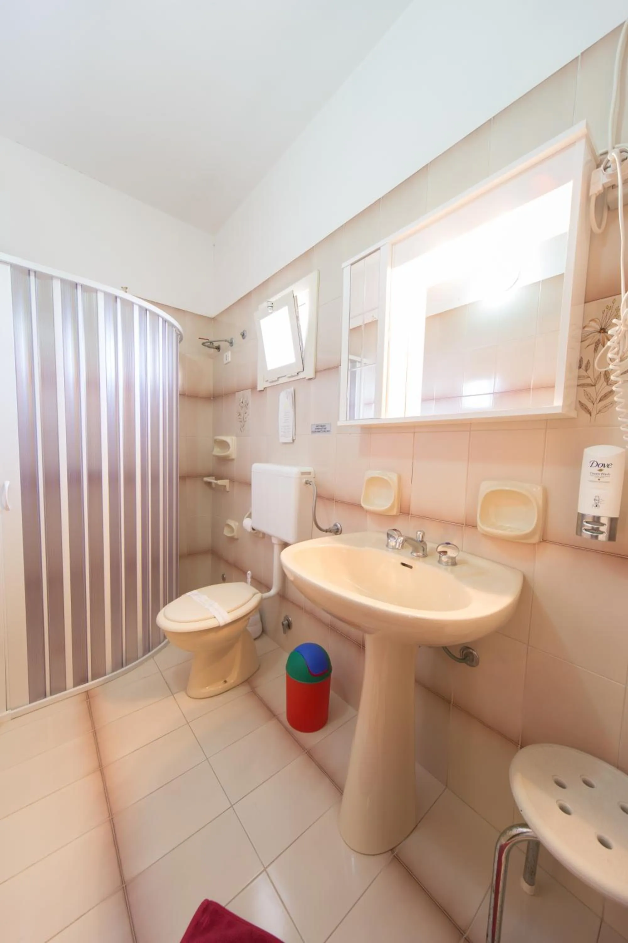 Bathroom in Albergo Europa