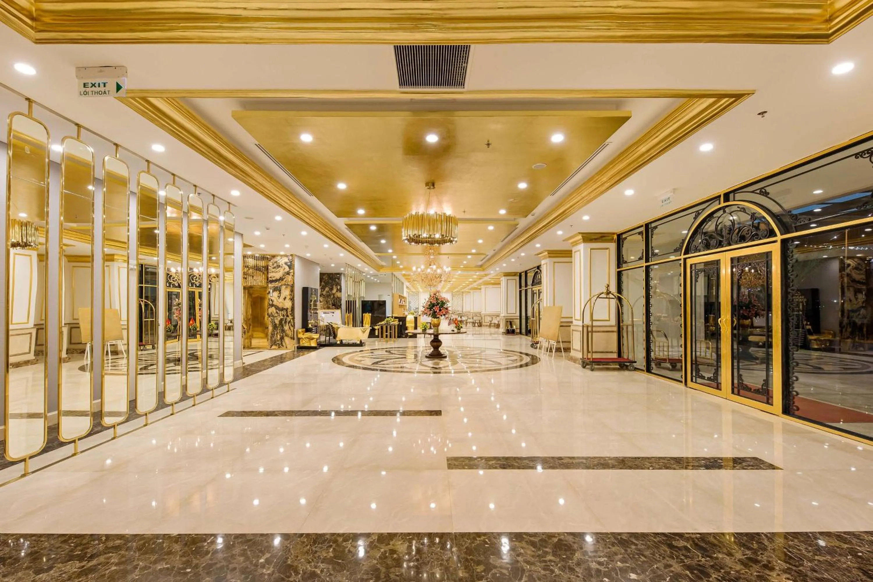 Lobby or reception in Wyndham Danang Golden Bay - Free Shuttle Bus to Beach