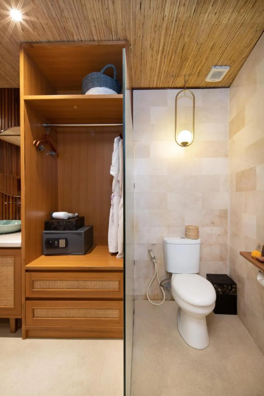 Toilet in Sana Vie Villa Seminyak by Ini Vie Hospitality