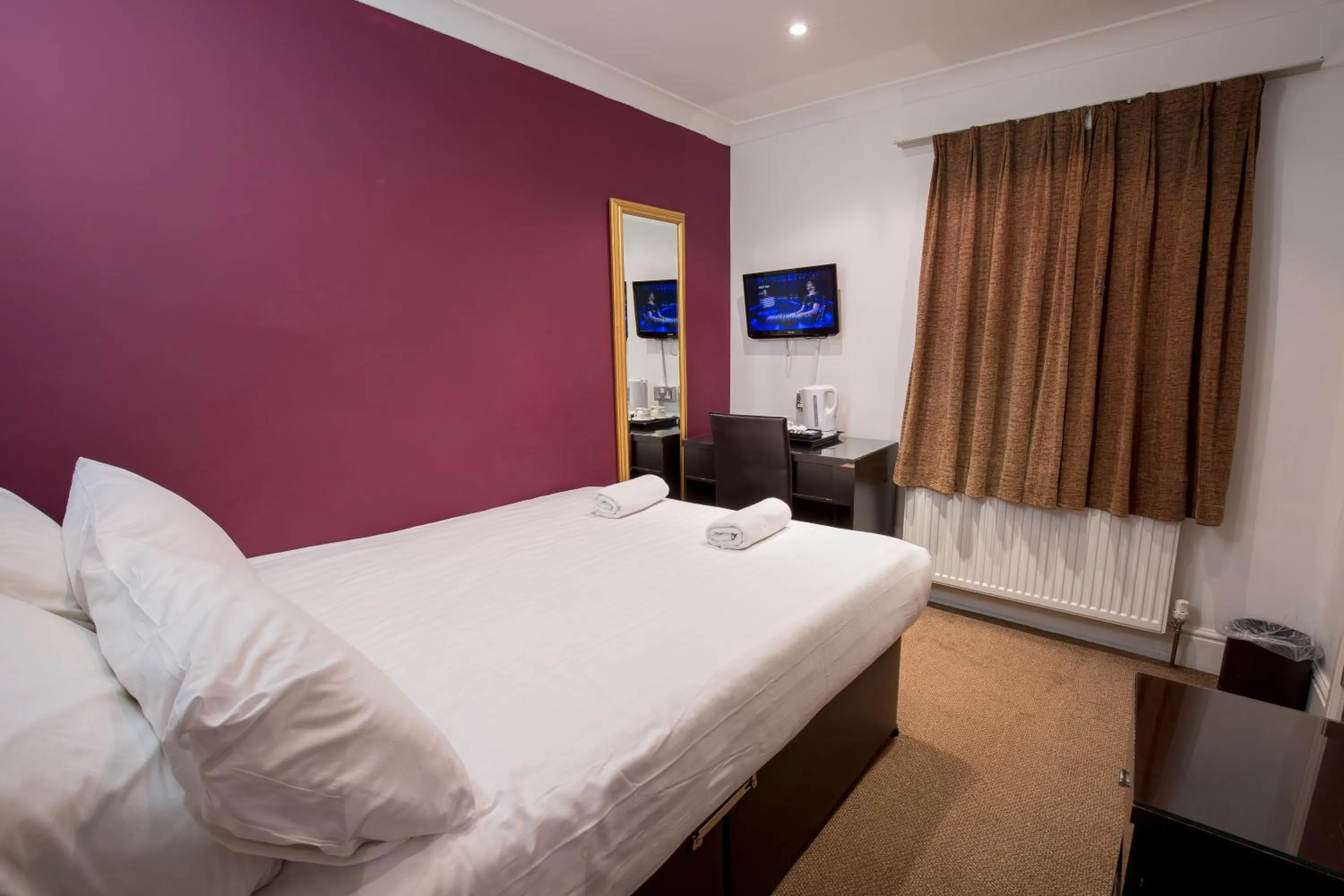 Coffee/tea facilities in Cranford Hotel