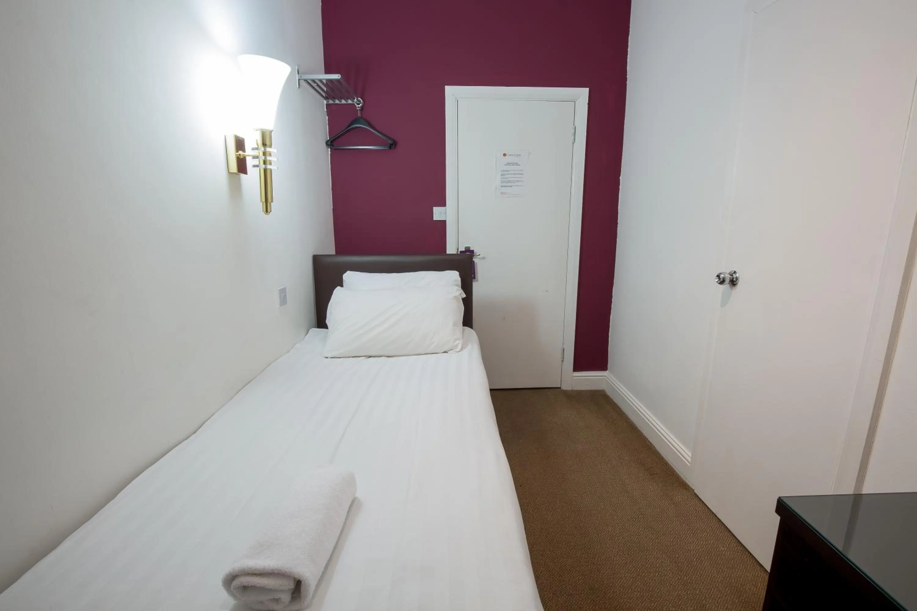 Coffee/tea facilities in Cranford Hotel