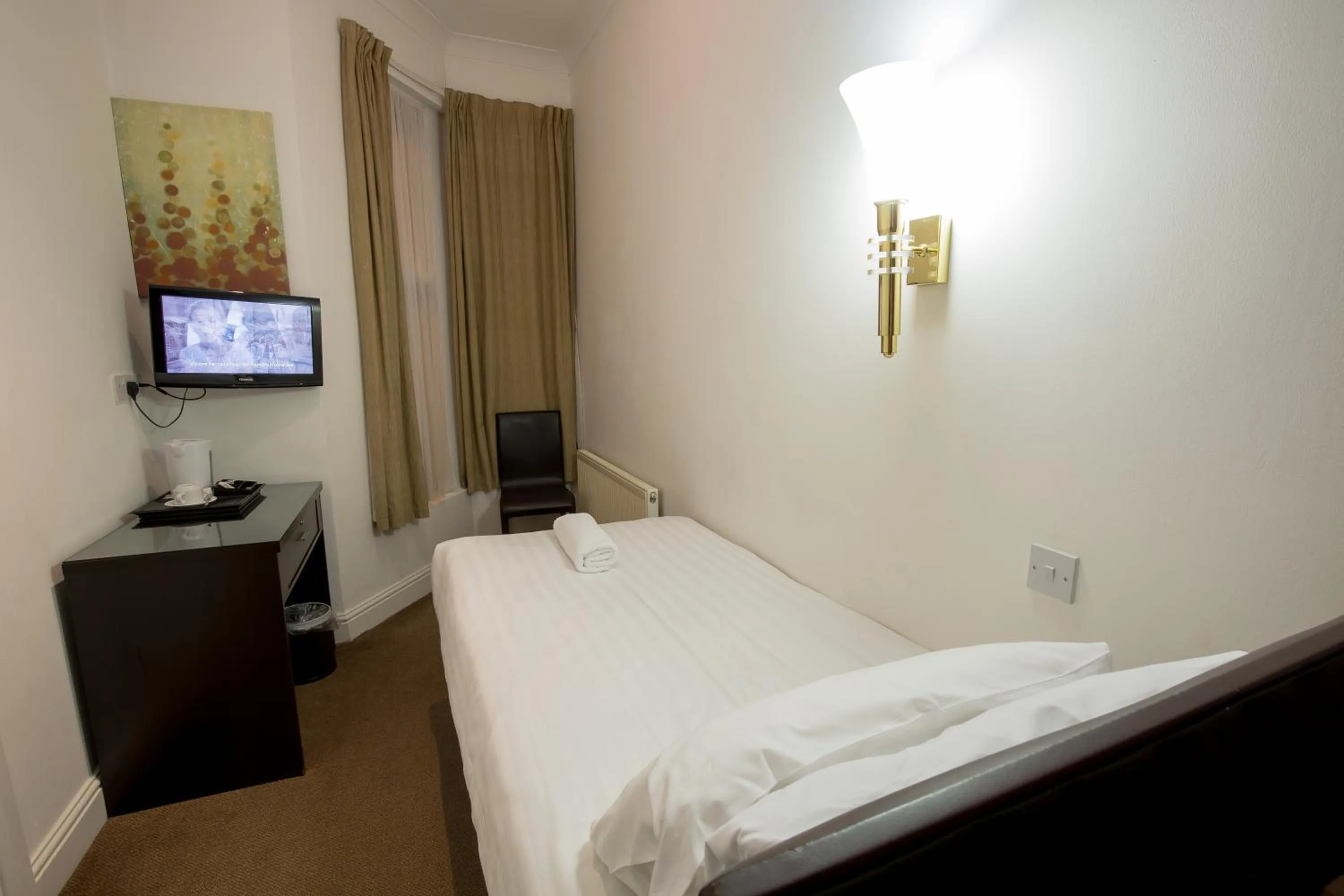 Coffee/tea facilities in Cranford Hotel