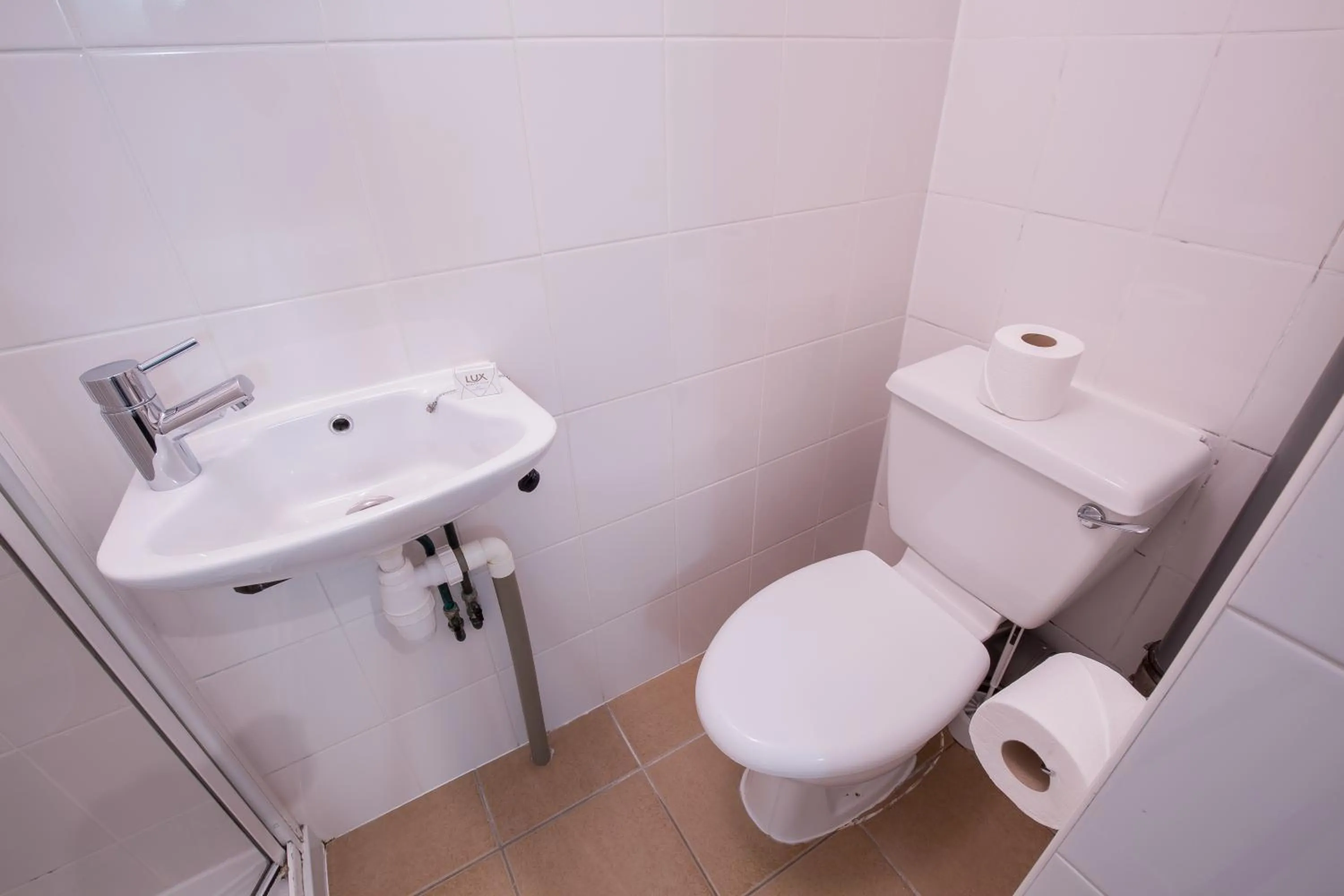 Bathroom in Cranford Hotel