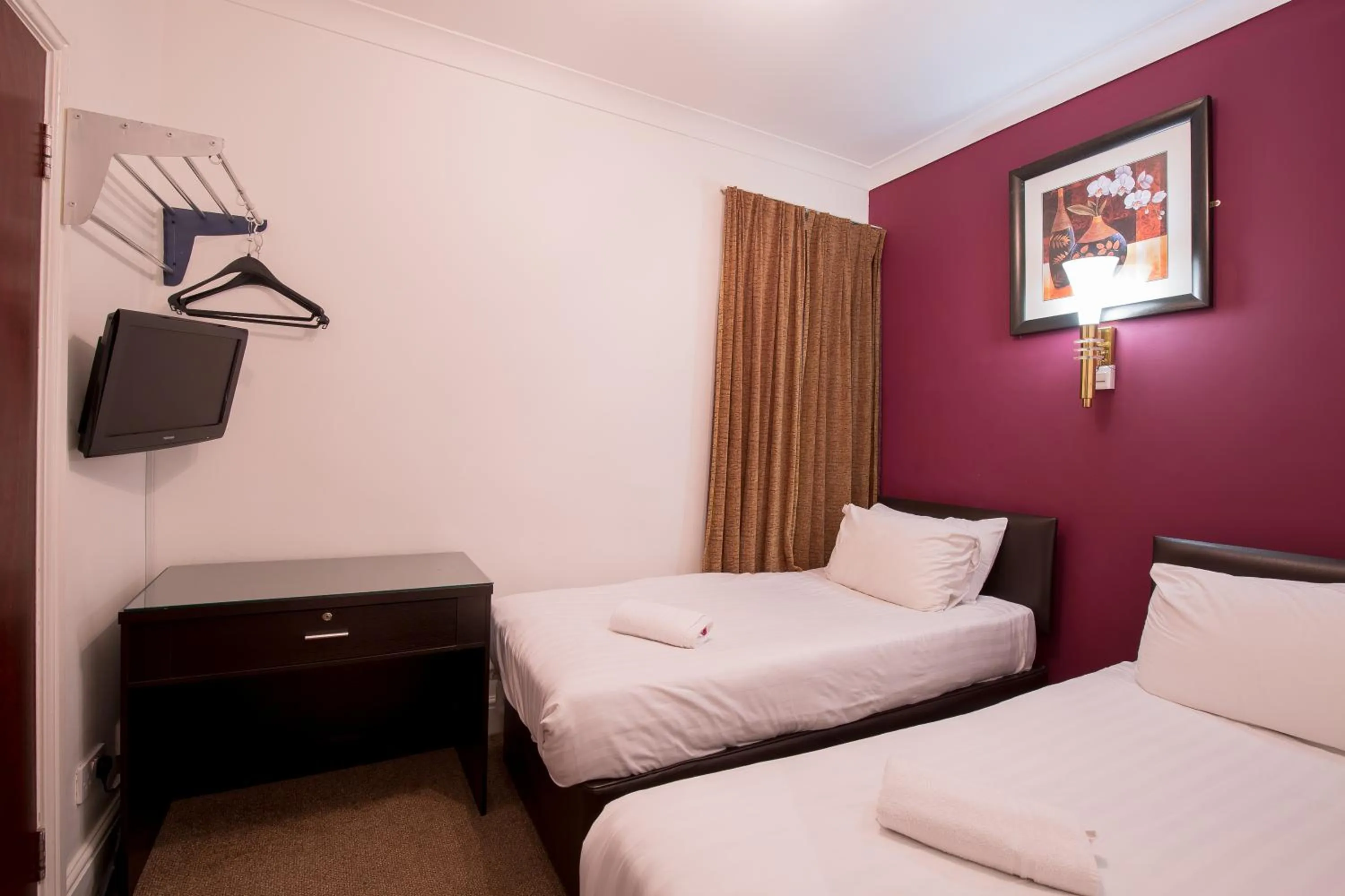 Coffee/tea facilities in Cranford Hotel