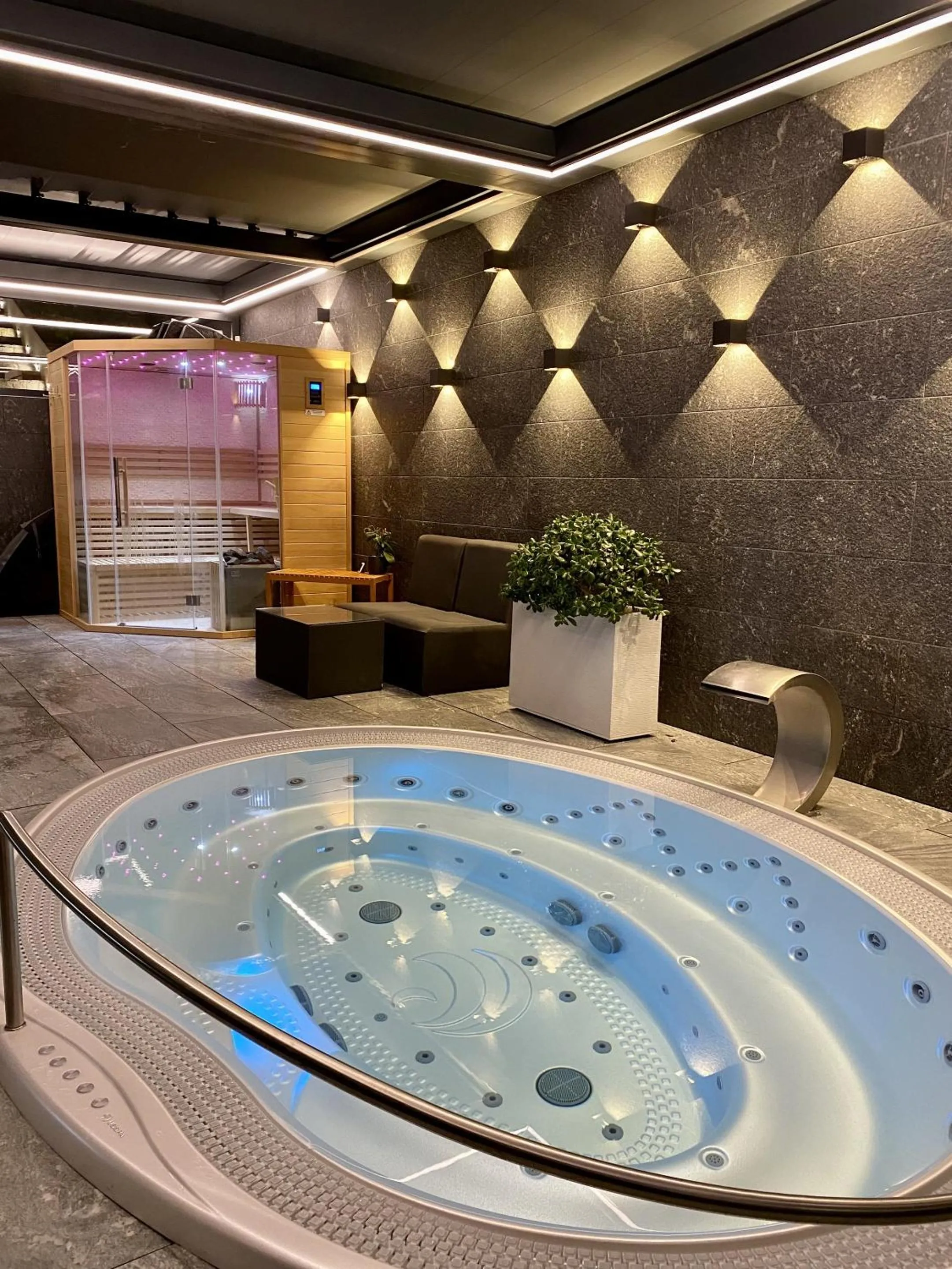 Hot Tub in Les Suites du Lac