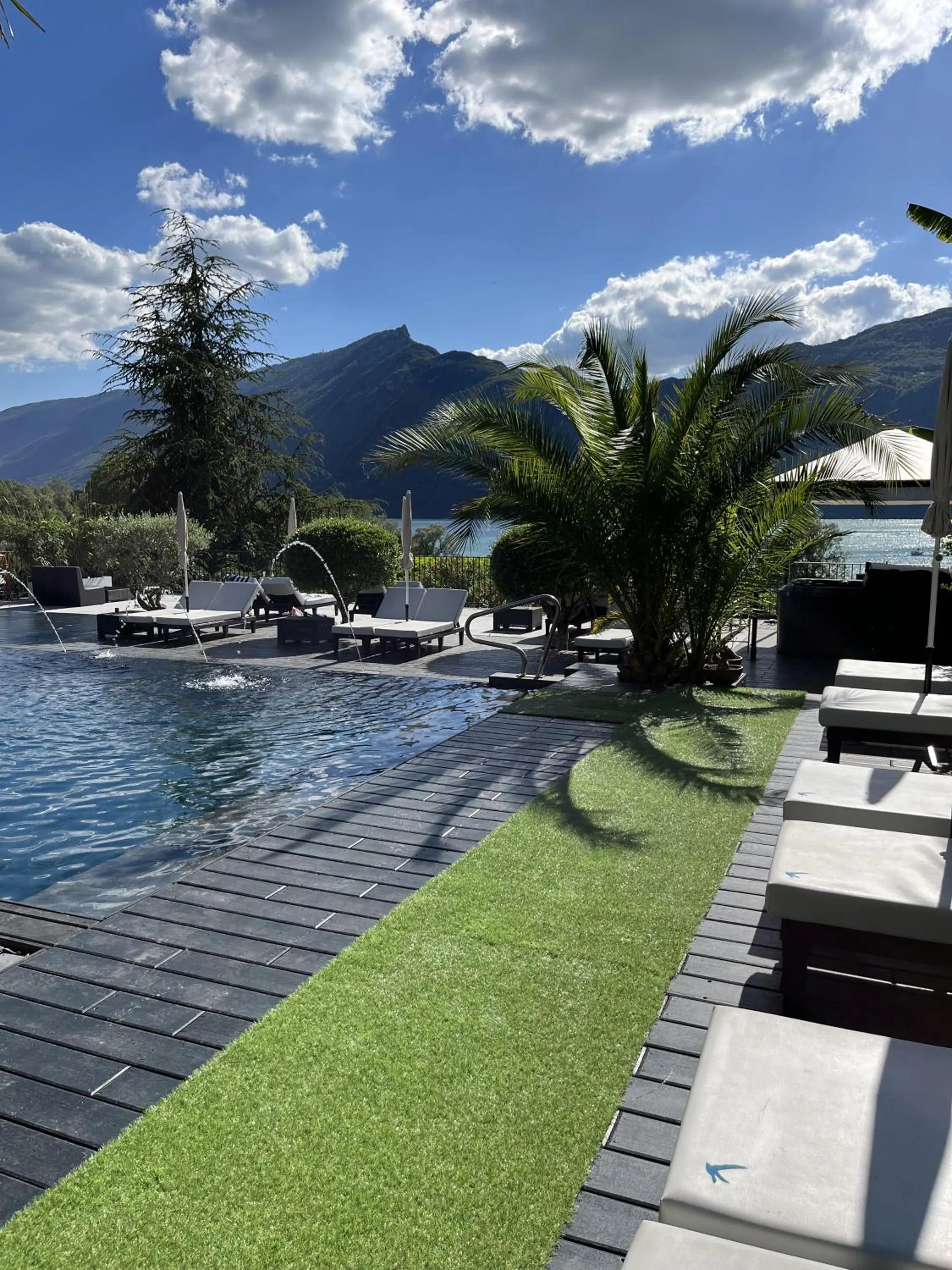 Pool view in Les Suites du Lac