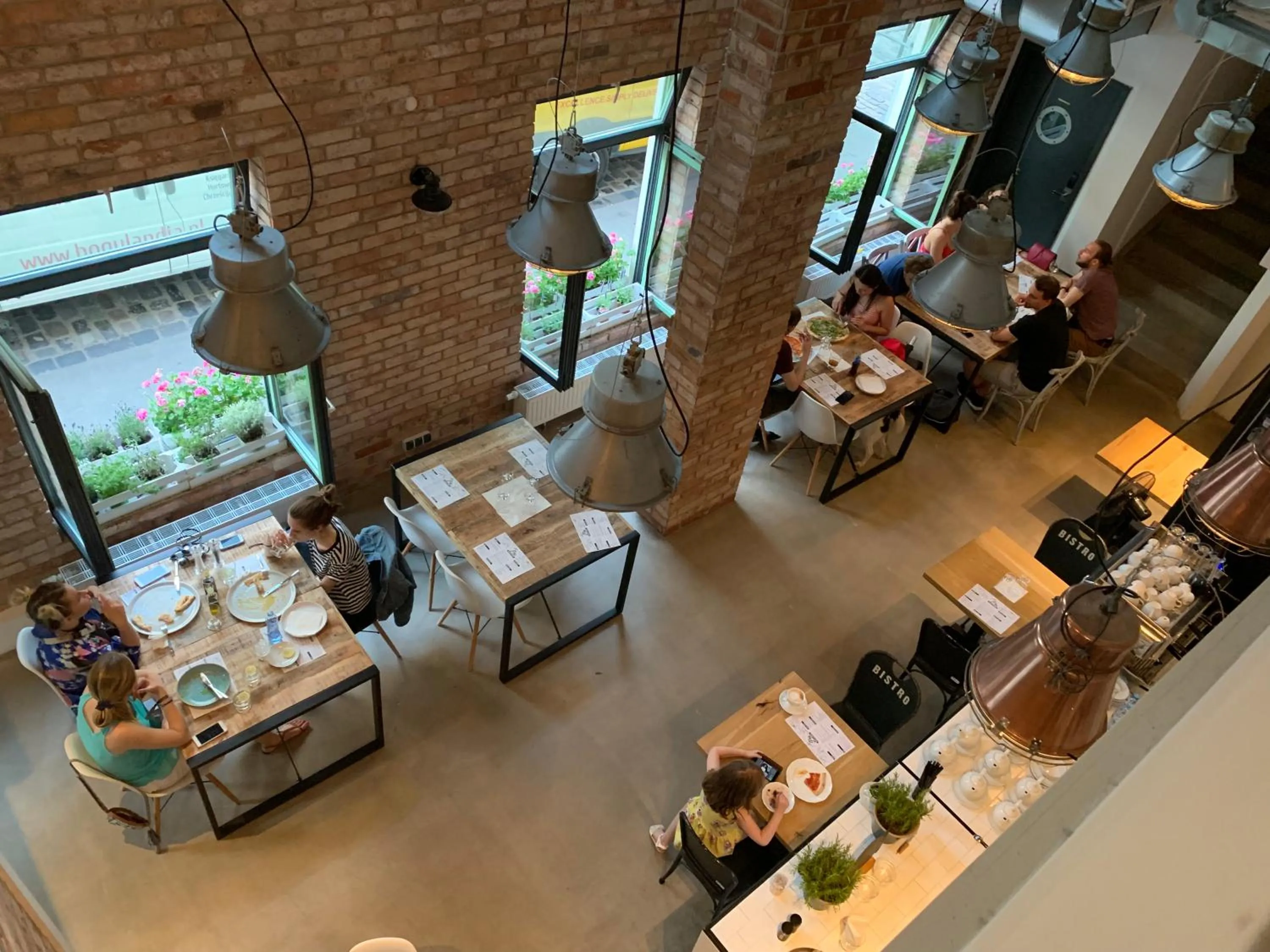 Restaurant/places to eat in ApartHostel Warszawa