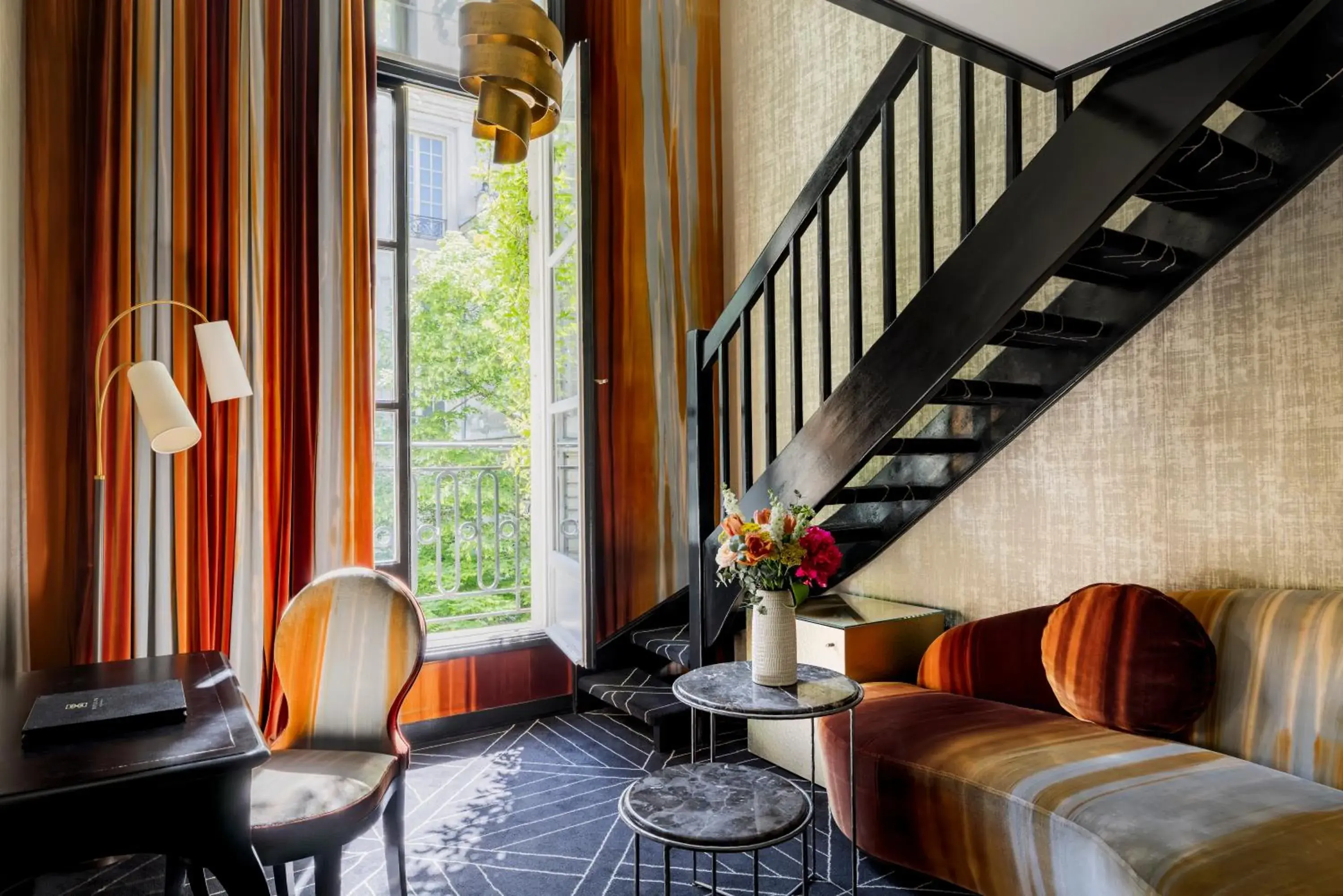 Deluxe Double or Twin Room in Le Pavillon de la Reine & Spa, Place des Vosges Deluxe Double or Twin Room in Le Pavillon de la Reine & Spa, Place des Vosges