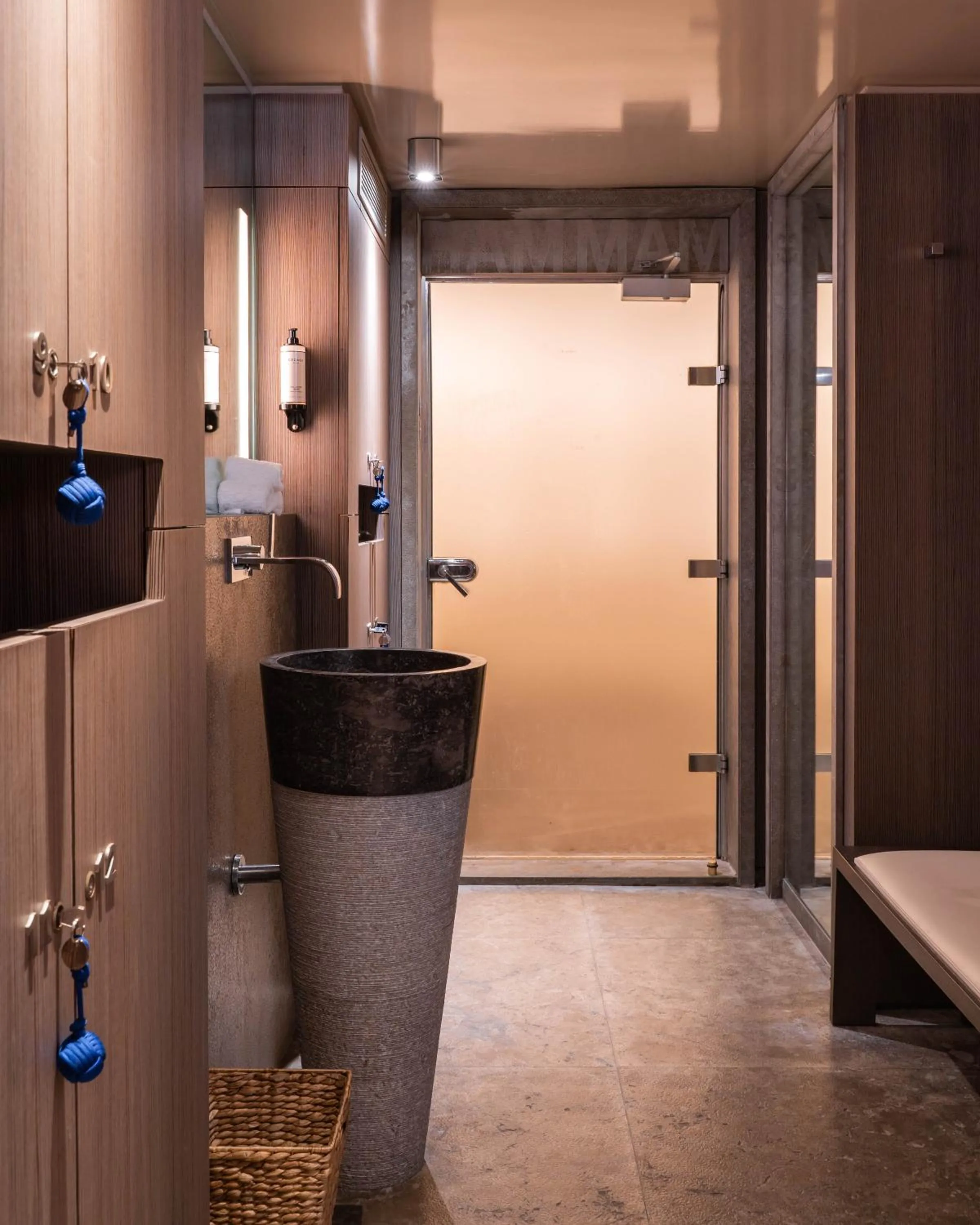 Spa and wellness centre/facilities in Le Pavillon de la Reine & Spa, Place des Vosges