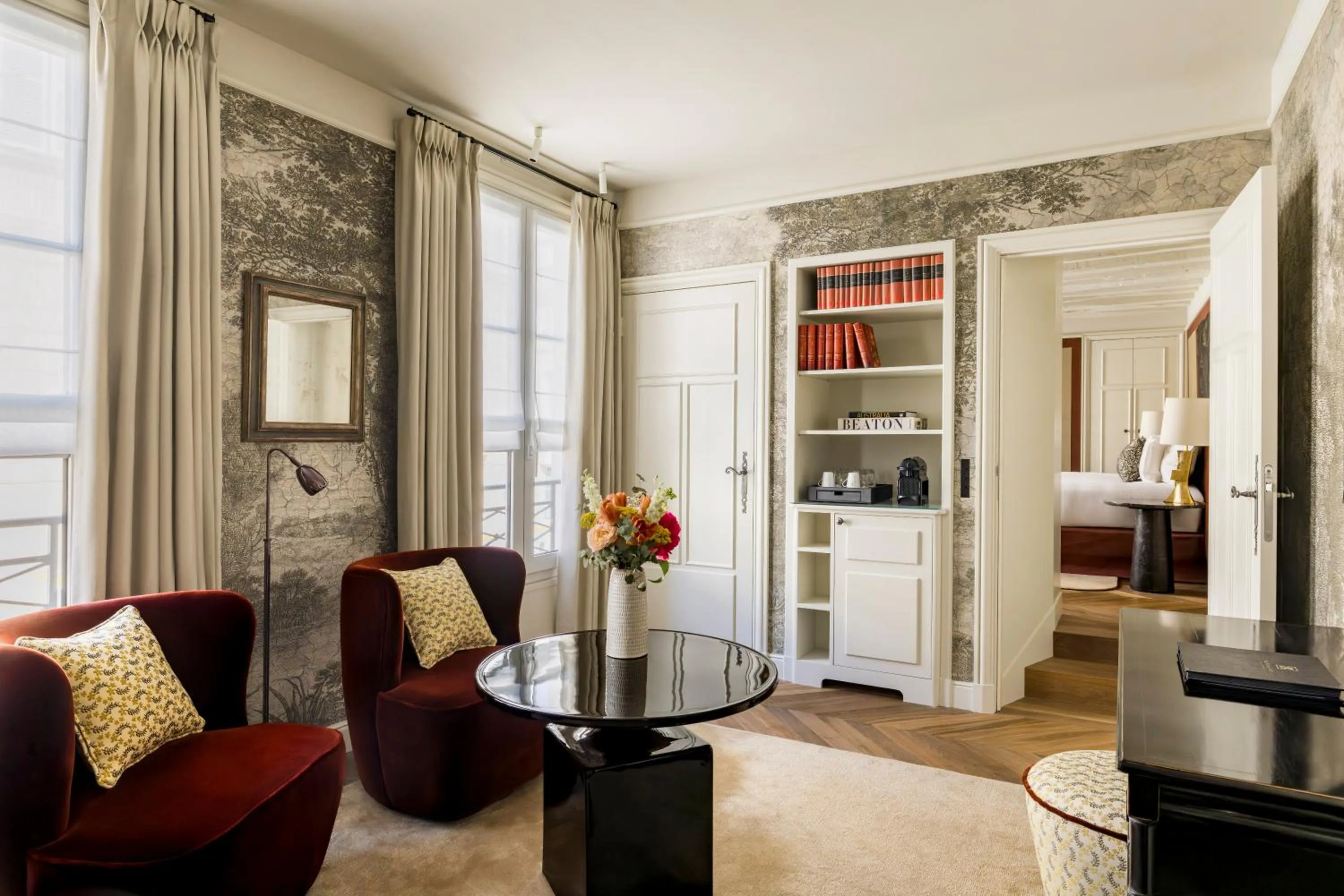 Living room in Le Pavillon de la Reine & Spa, Place des Vosges