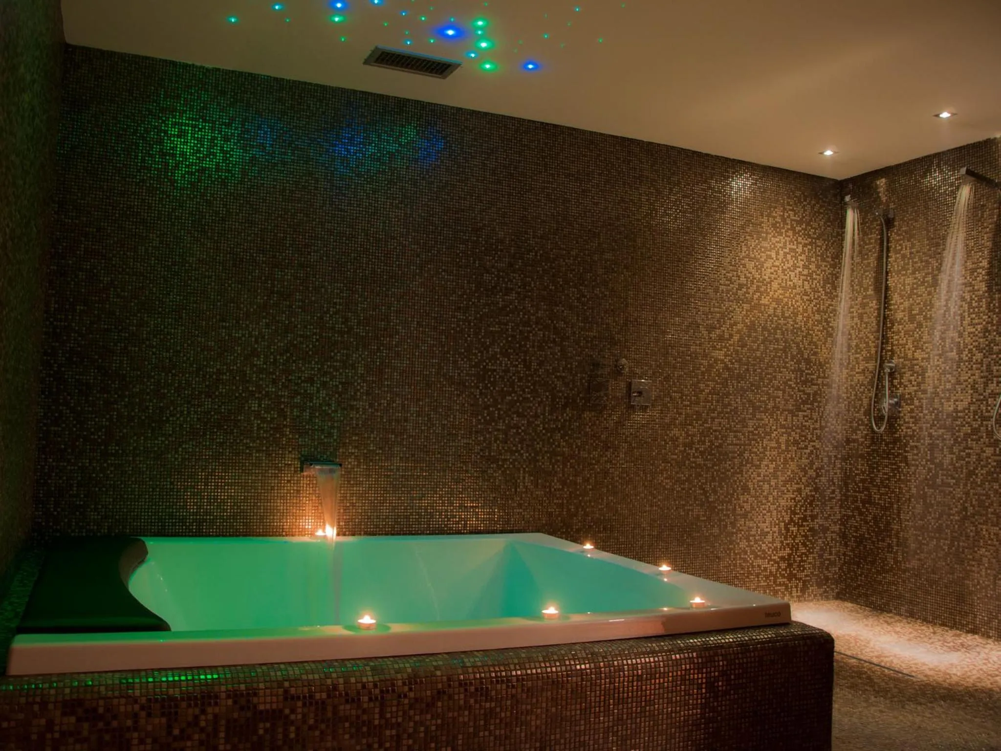 Hot Tub in Fonte Del Benessere Resort