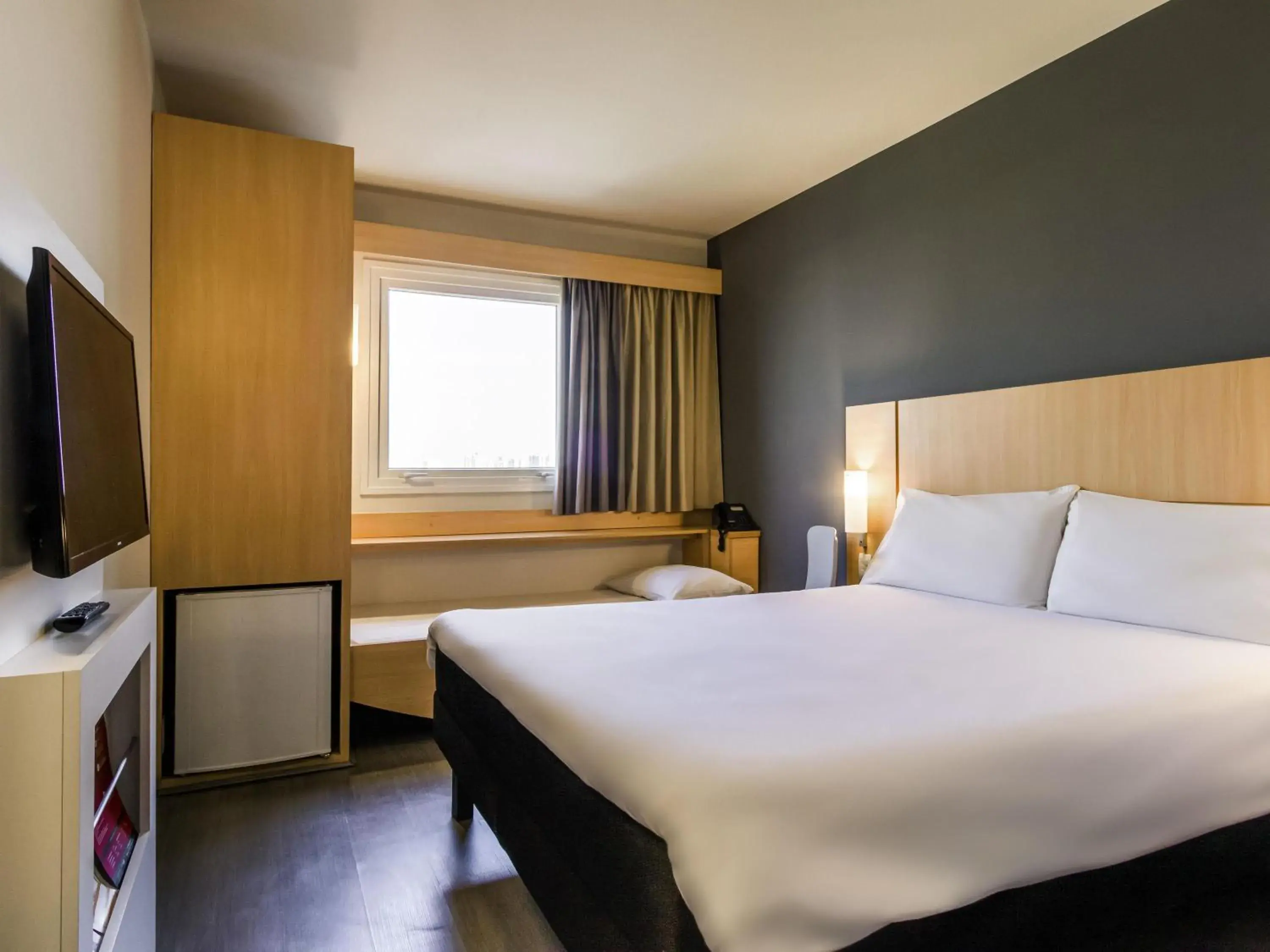 Double Room with Extra Child Bed - single occupancy in ibis Marilia Double Room with Extra Child Bed - single occupancy in ibis Marilia