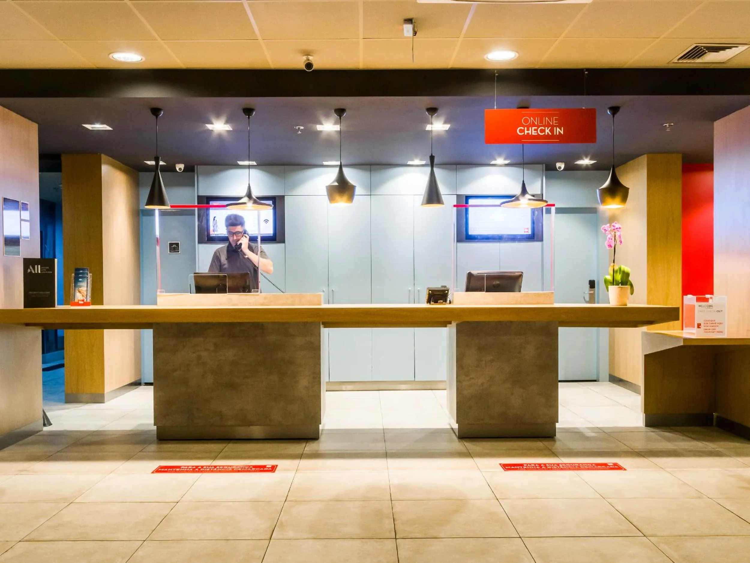 Staff in ibis Marilia