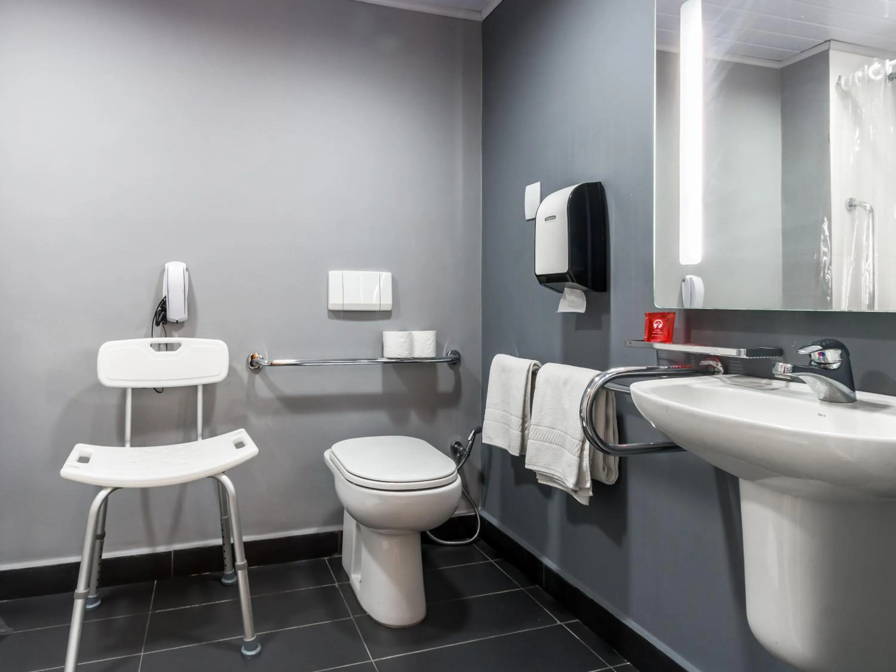 Bathroom in ibis Marilia