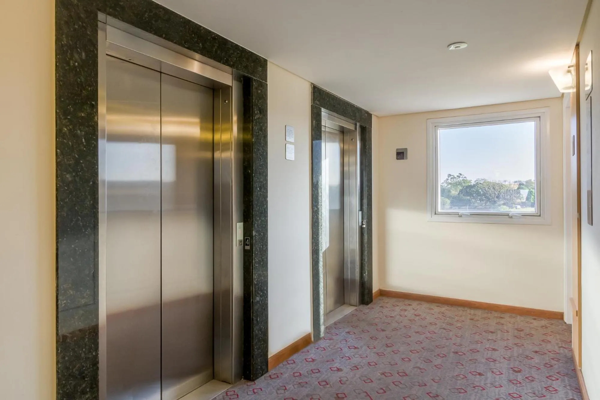 elevator in ibis Barretos