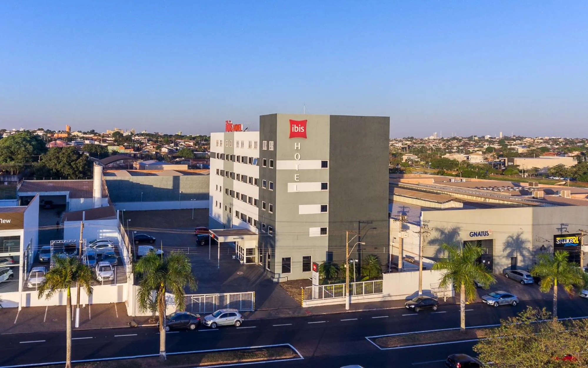 Facade/entrance in ibis Barretos