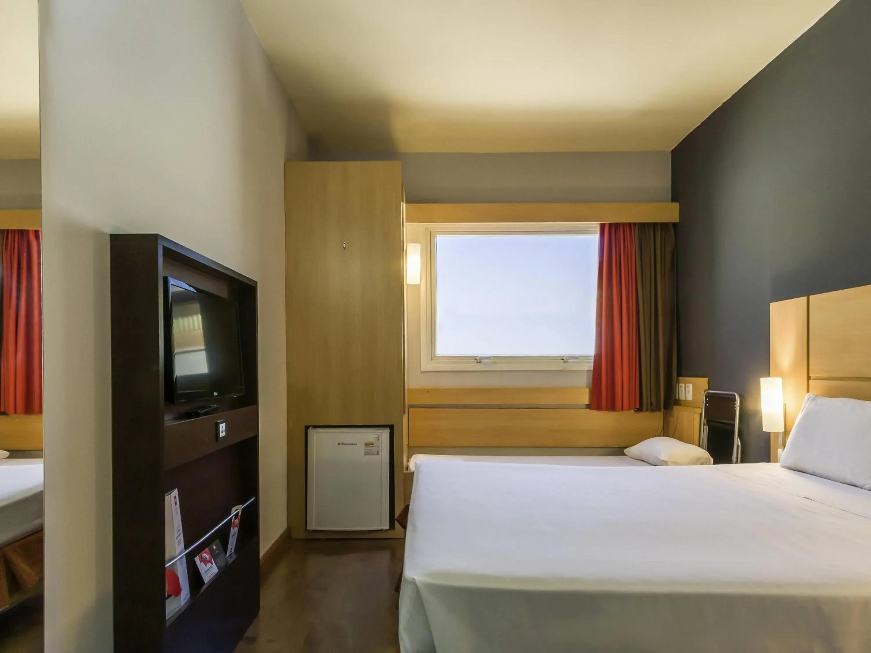 Double Room with Extra Child Bed - single occupancy in ibis Barretos Double Room with Extra Child Bed - single occupancy in ibis Barretos