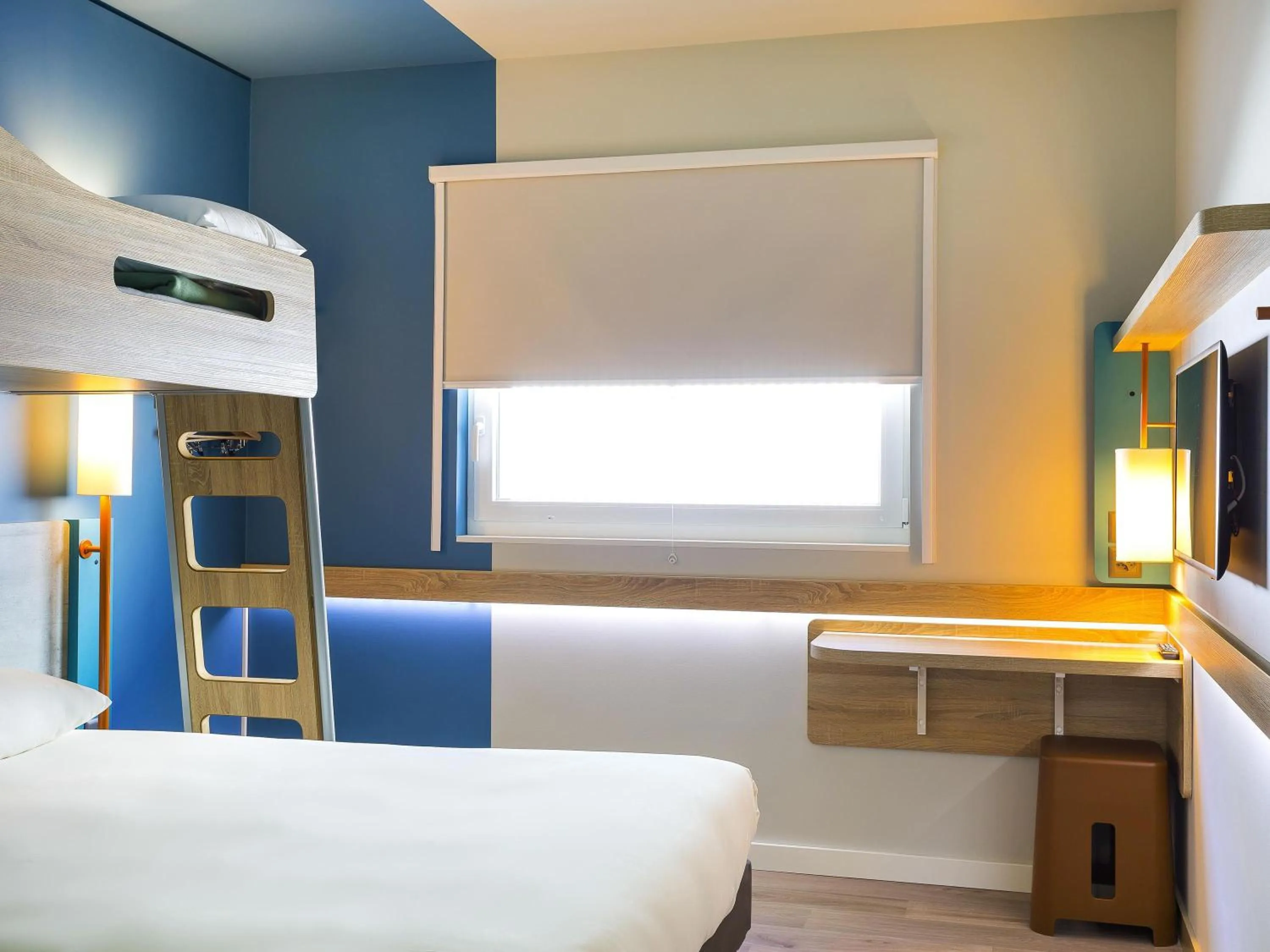 Bedroom, Bed in ibis budget Geneve Palexpo Aeroport