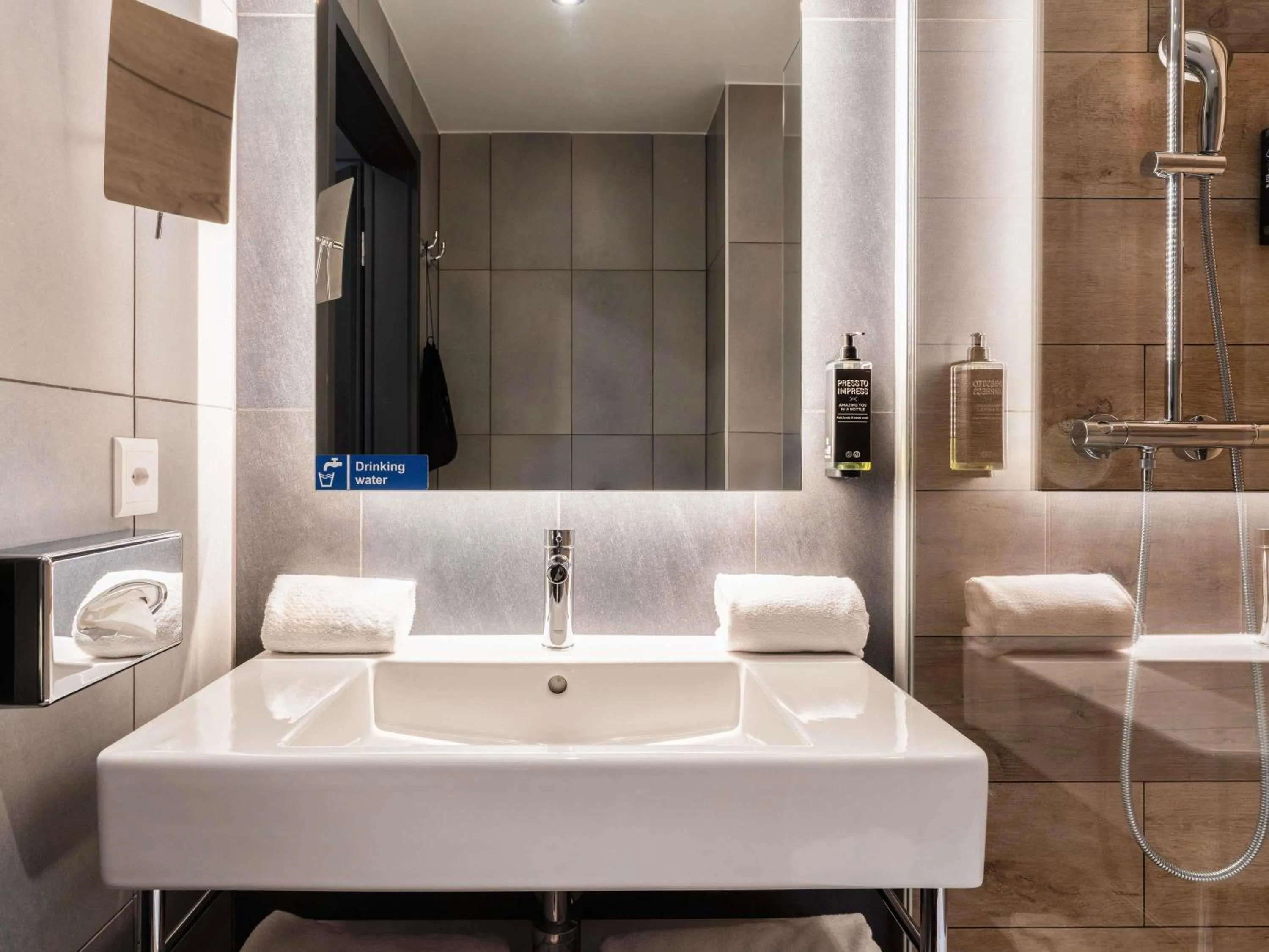 Bedroom in ibis Styles Geneve Palexpo Aeroport