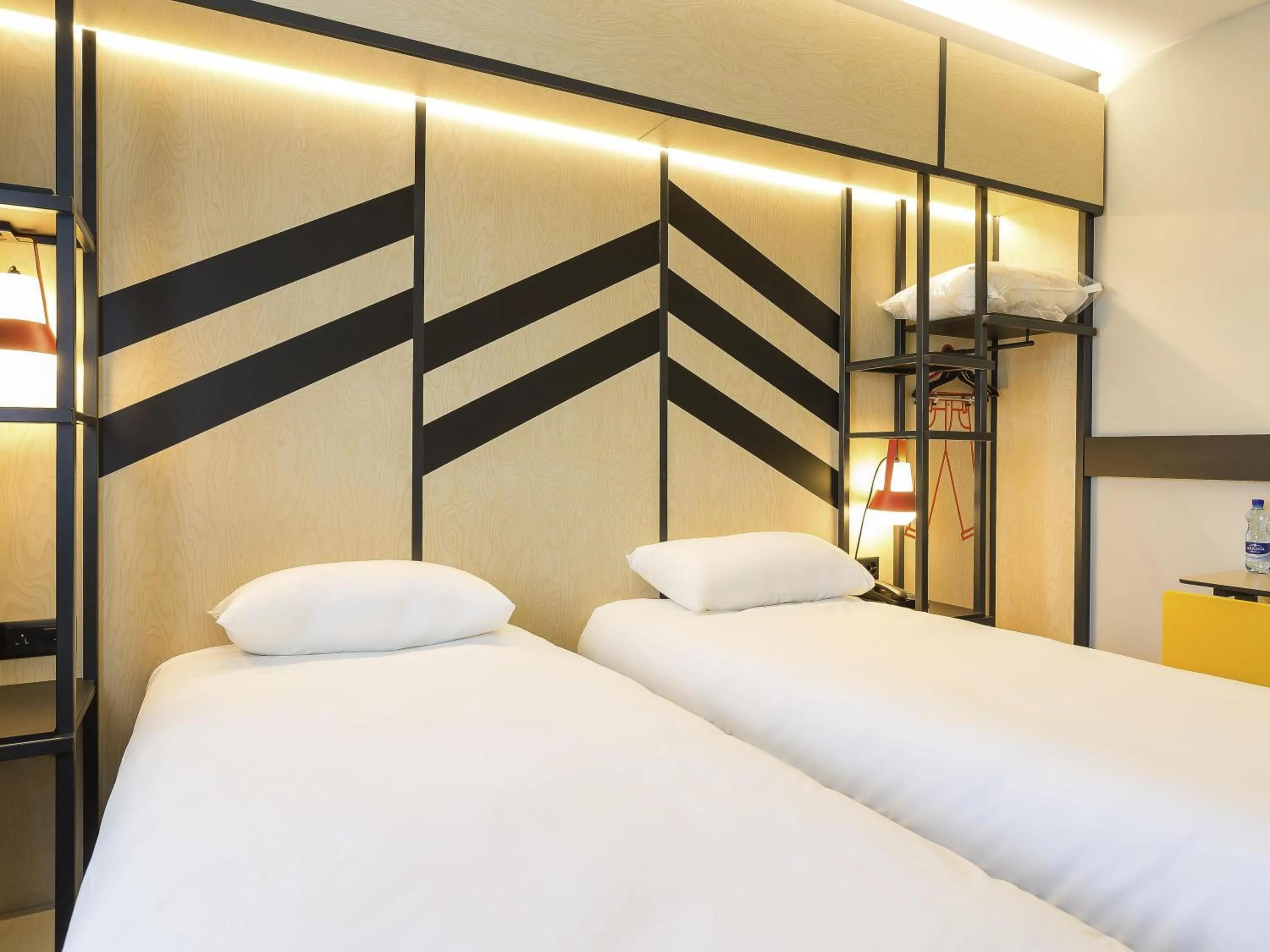 Bedroom, Bed in ibis Styles Geneve Palexpo Aeroport