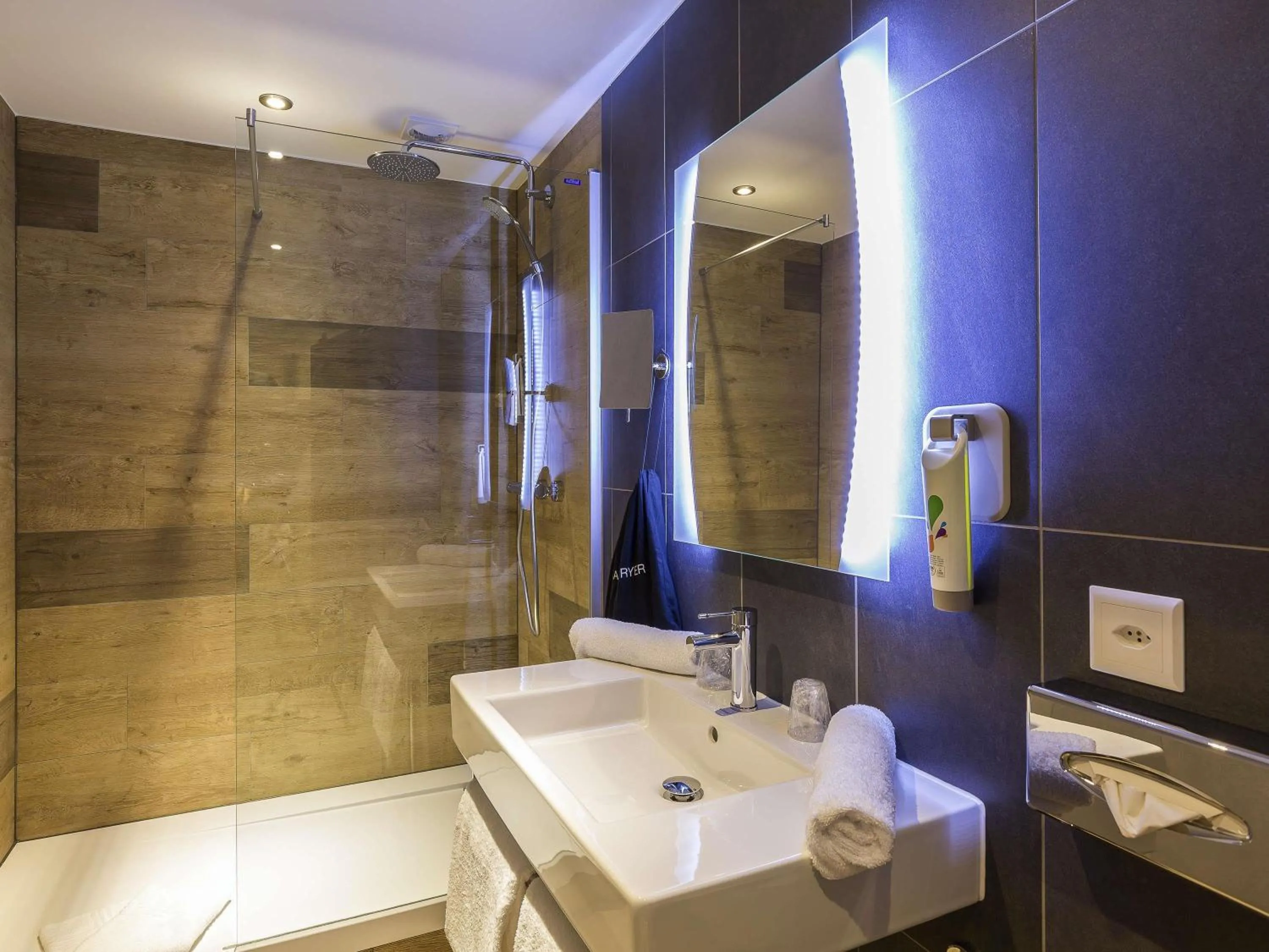 Bedroom in ibis Styles Geneve Palexpo Aeroport