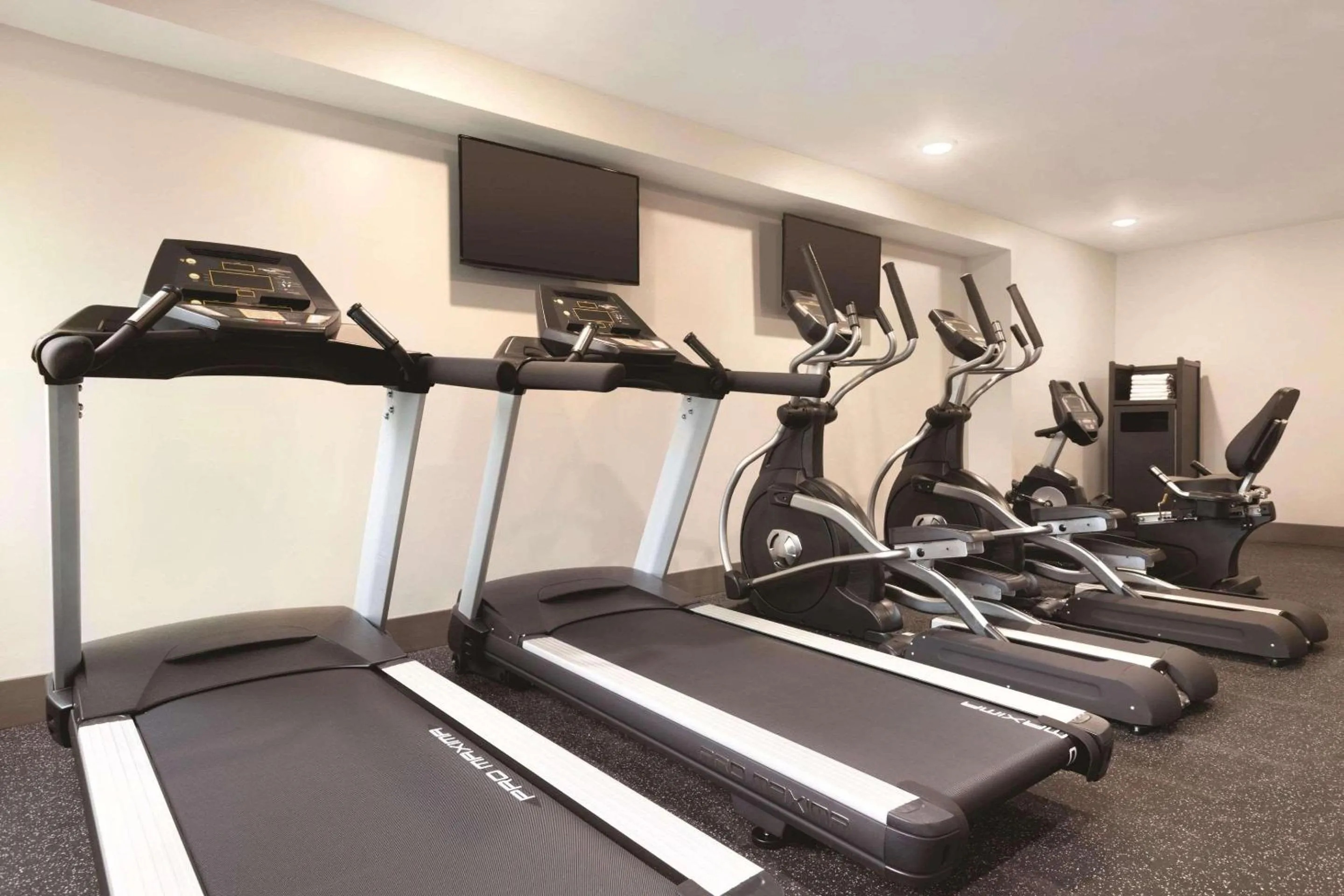 Fitness centre/facilities in Radisson Hotel Charlotte Airport