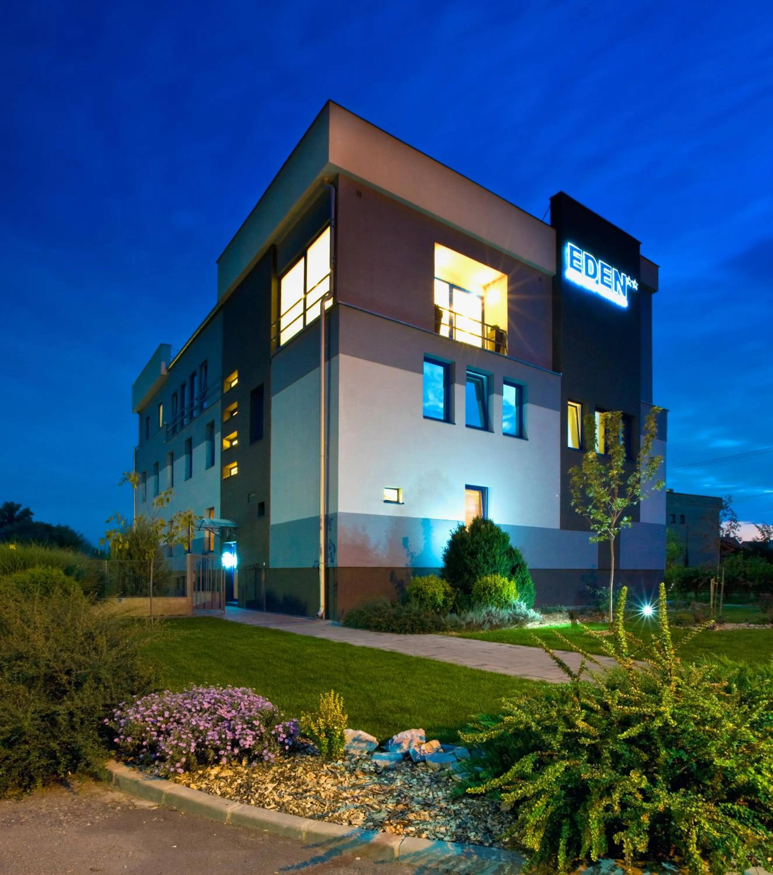 Property building in Pension Eden