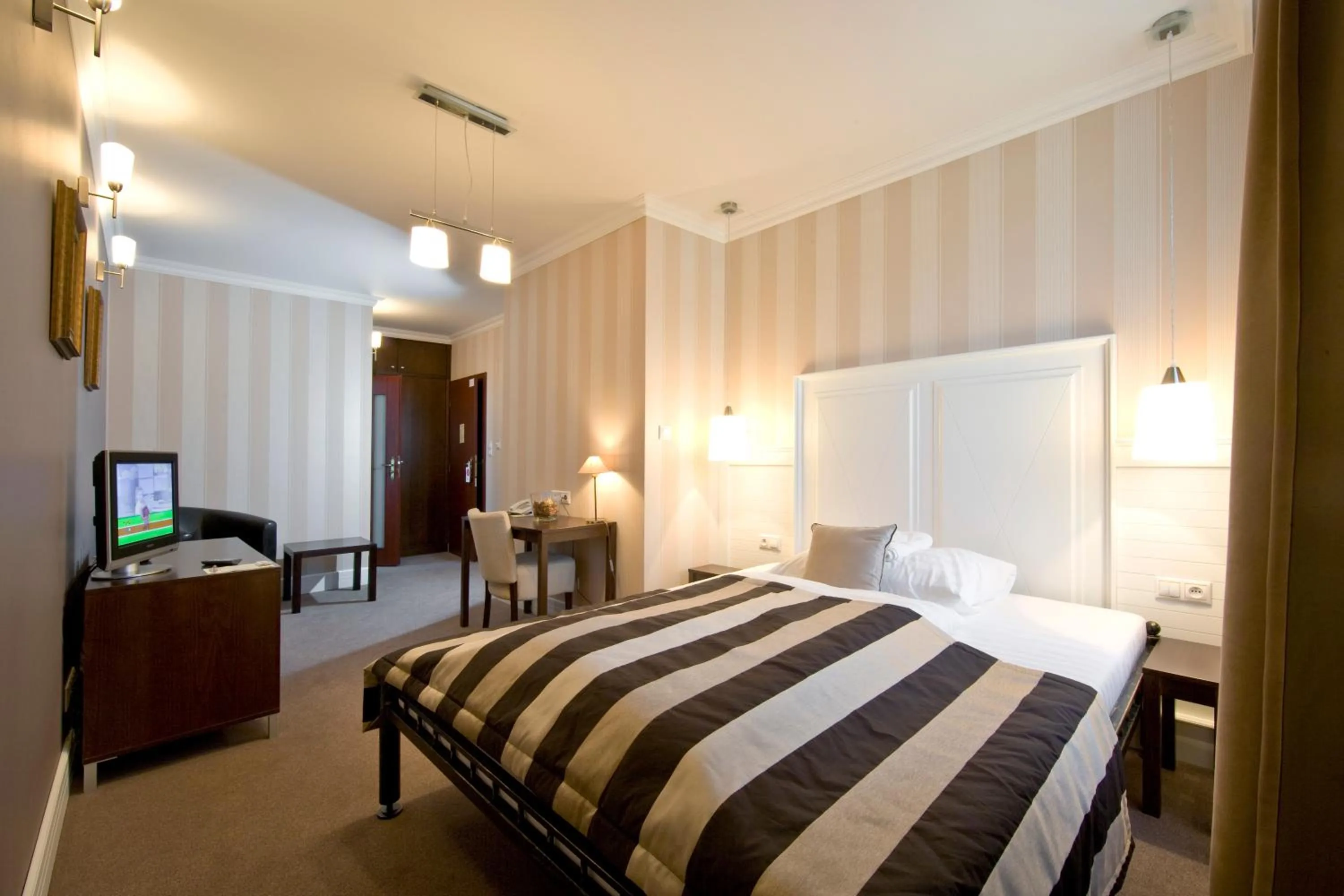 Photo of the whole room, Bed in Pension Eden