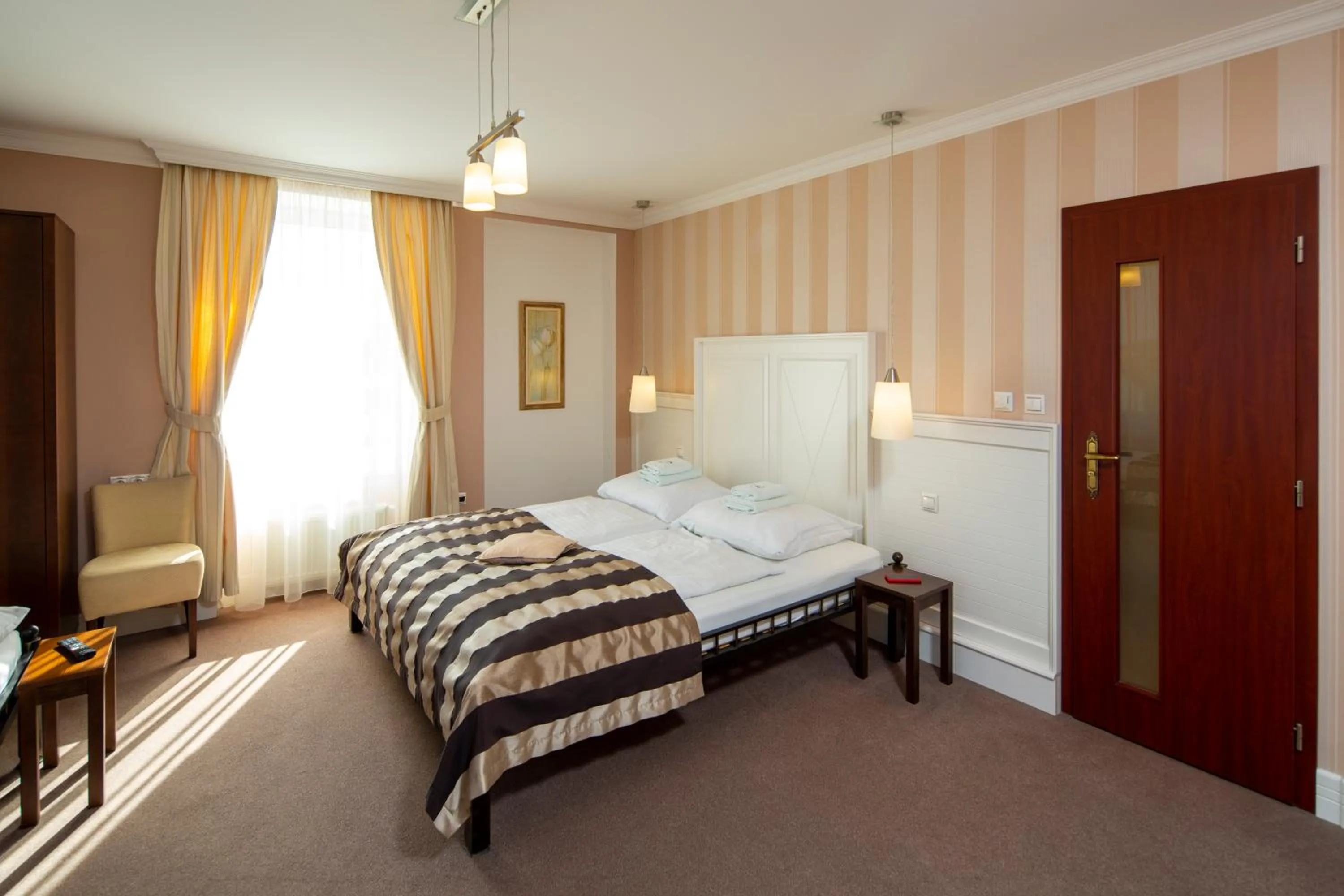 Photo of the whole room, Bed in Pension Eden