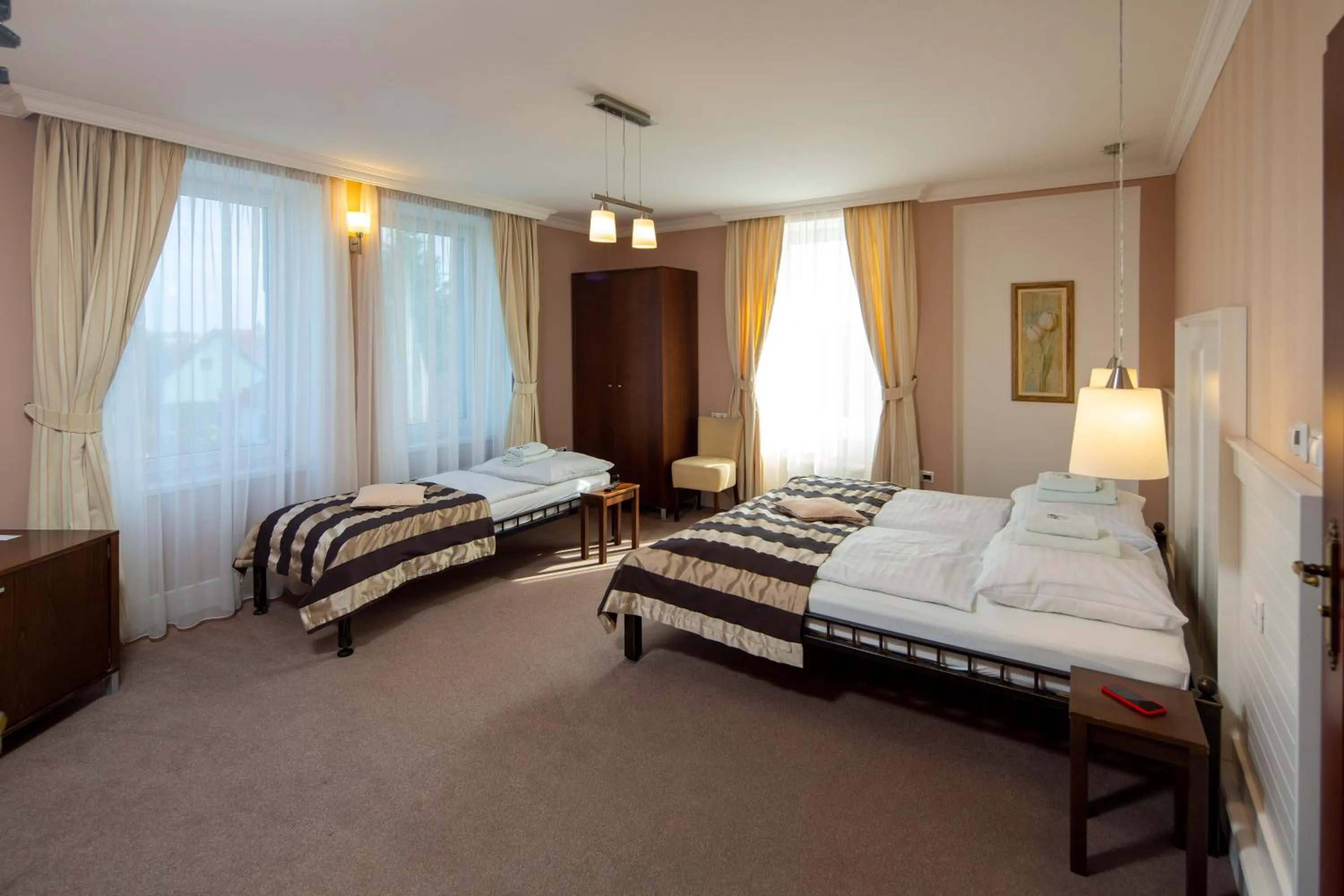 Photo of the whole room, Bed in Pension Eden